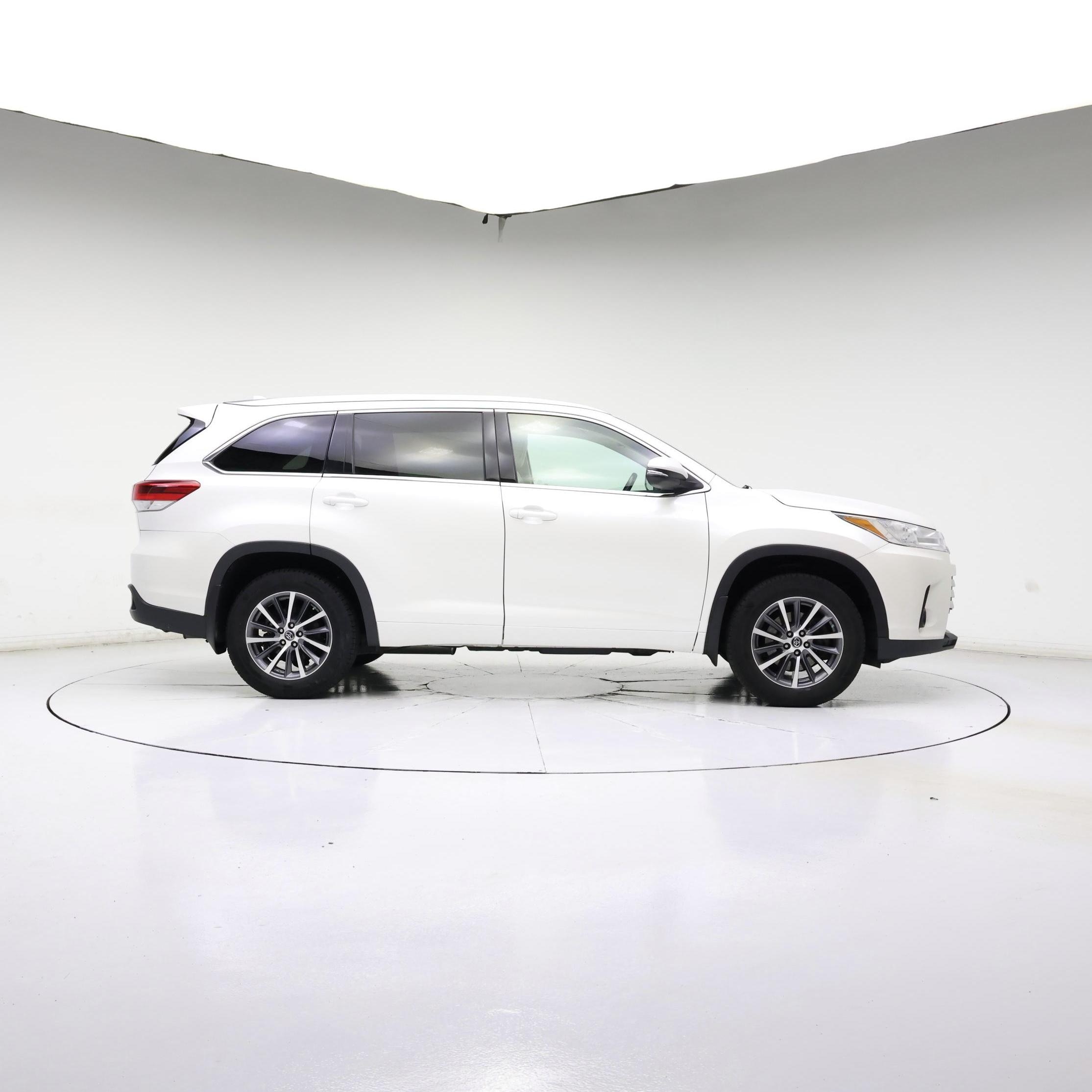 Thumbnail: 2017 Toyota Highlander - 7