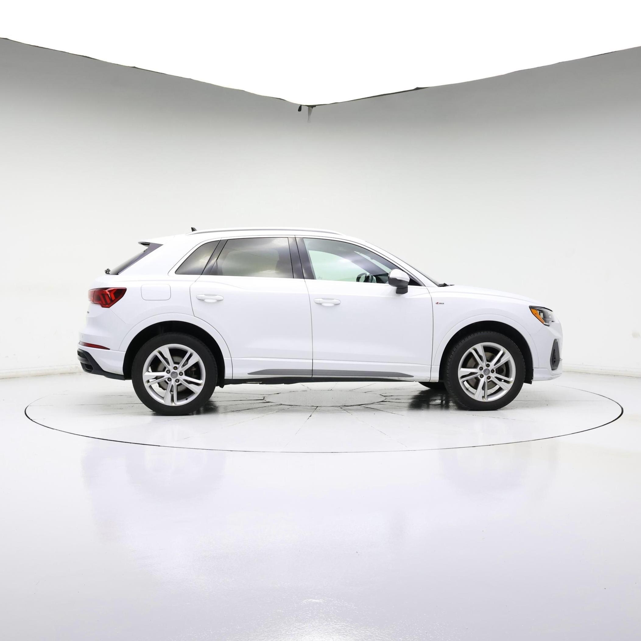 Thumbnail: 2020 Audi Q3 - 3