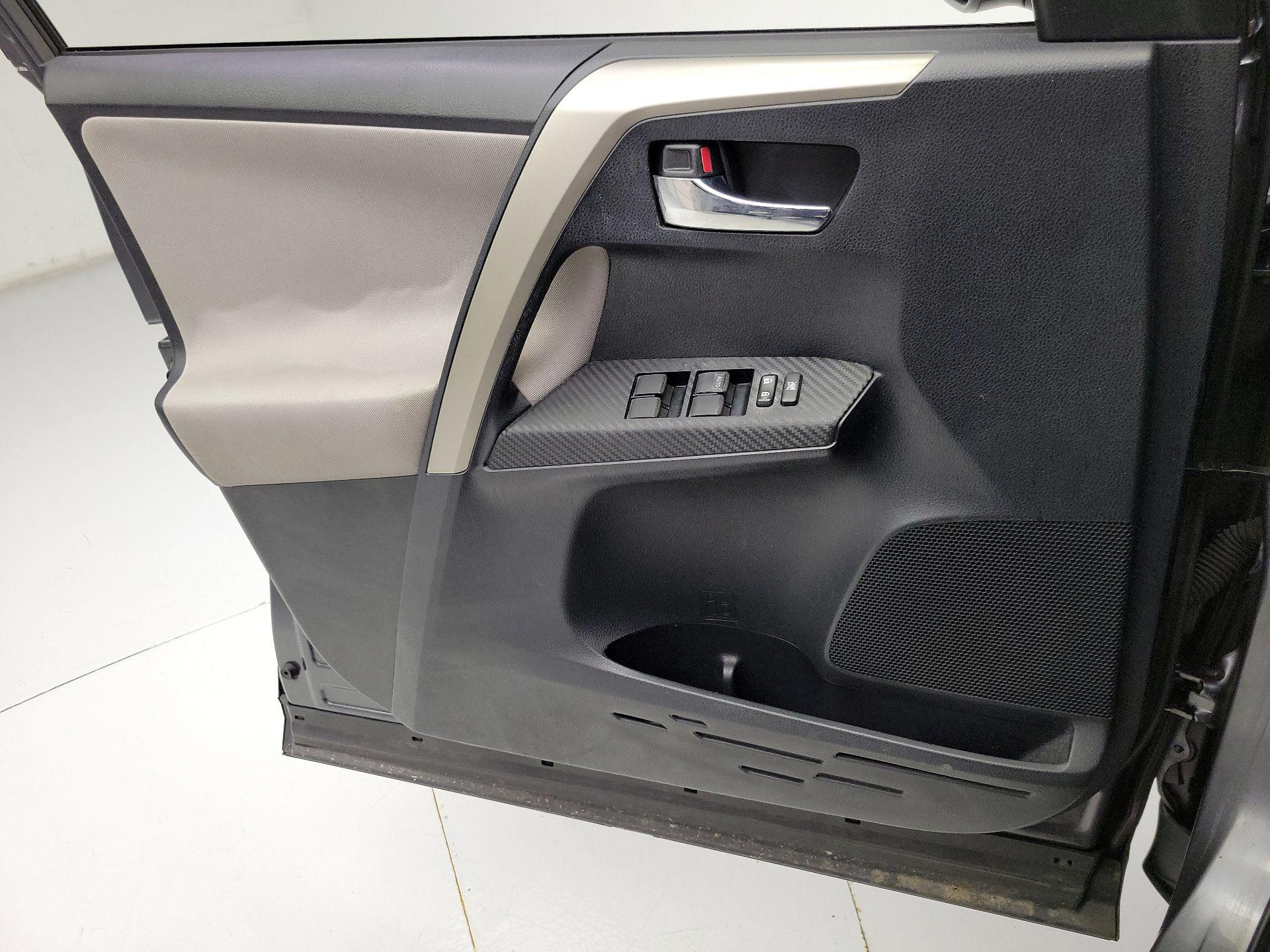 Thumbnail: 2014 Toyota RAV4 - 12