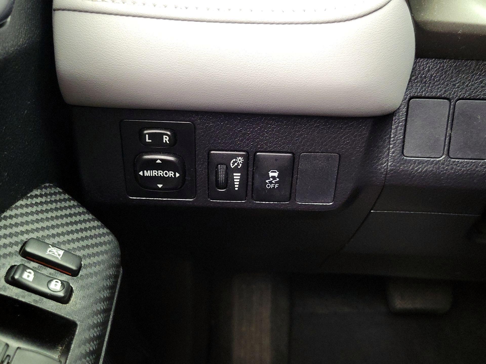 Thumbnail: 2014 Toyota RAV4 - 13