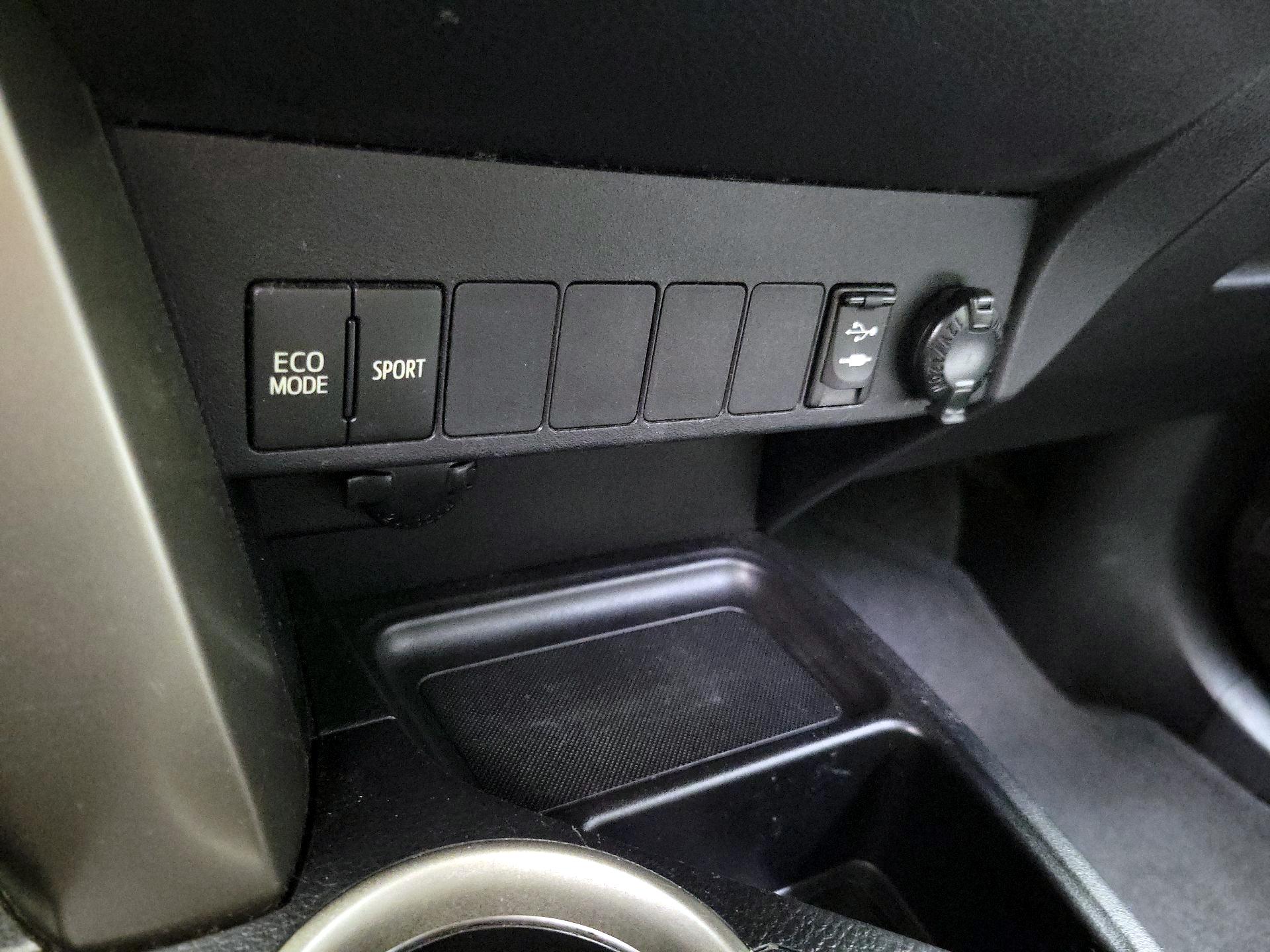 Thumbnail: 2014 Toyota RAV4 - 18