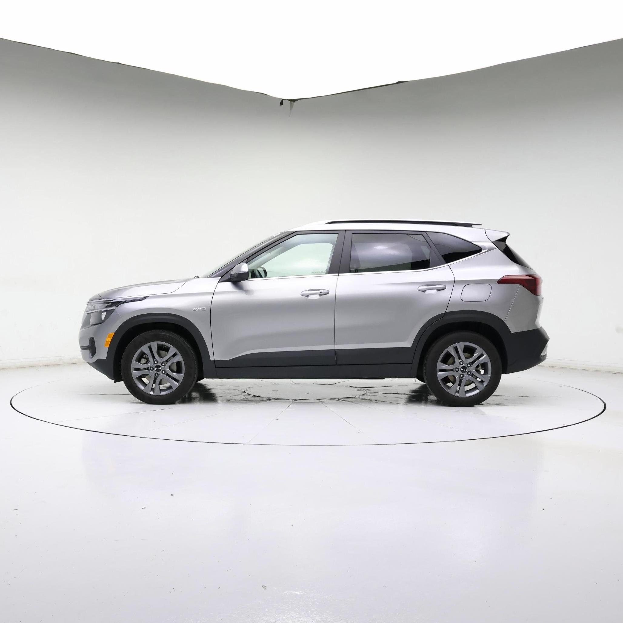 Thumbnail: 2022 Kia Seltos - 3