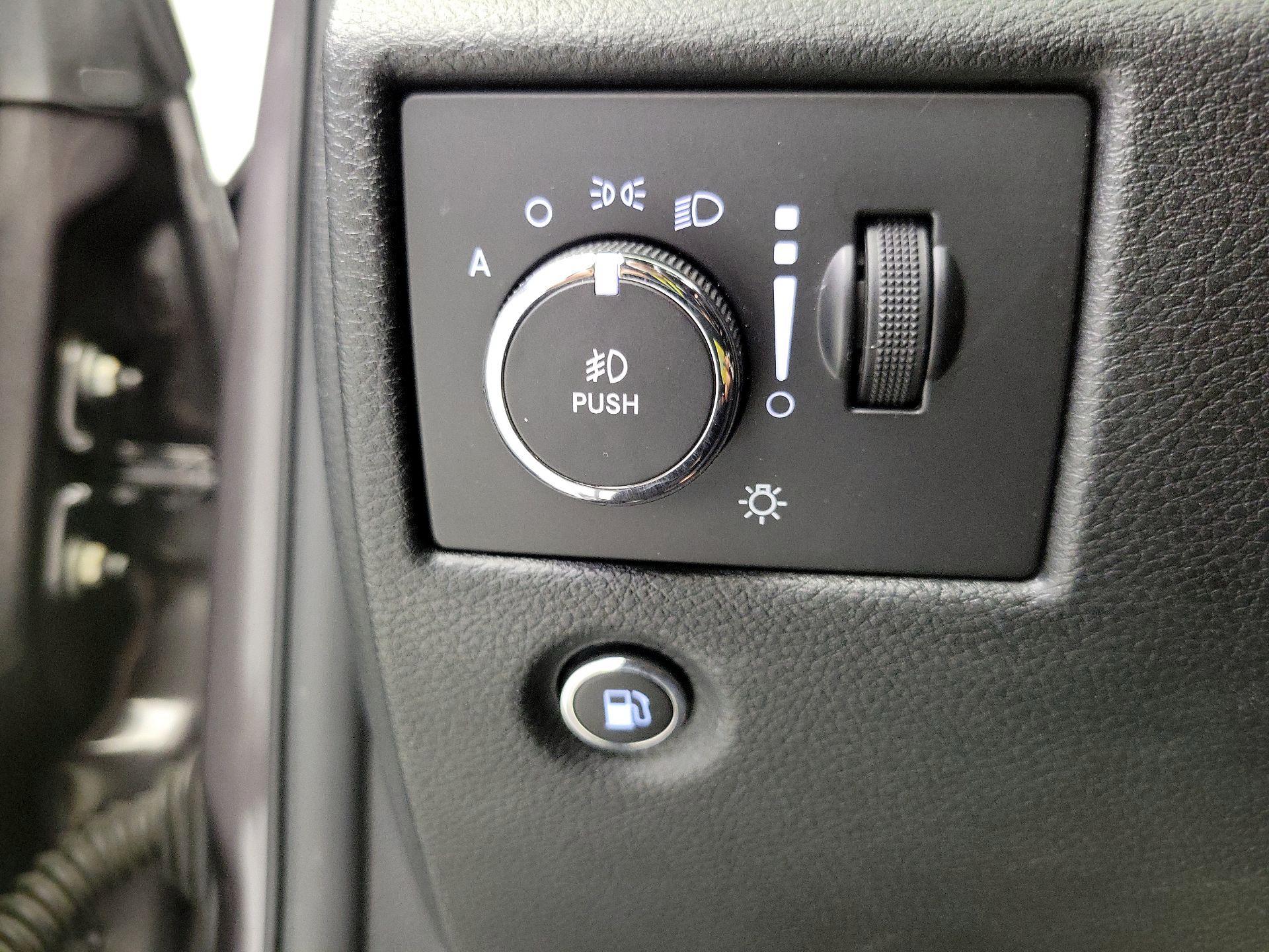Thumbnail: 2015 Jeep Grand Cherokee - 13