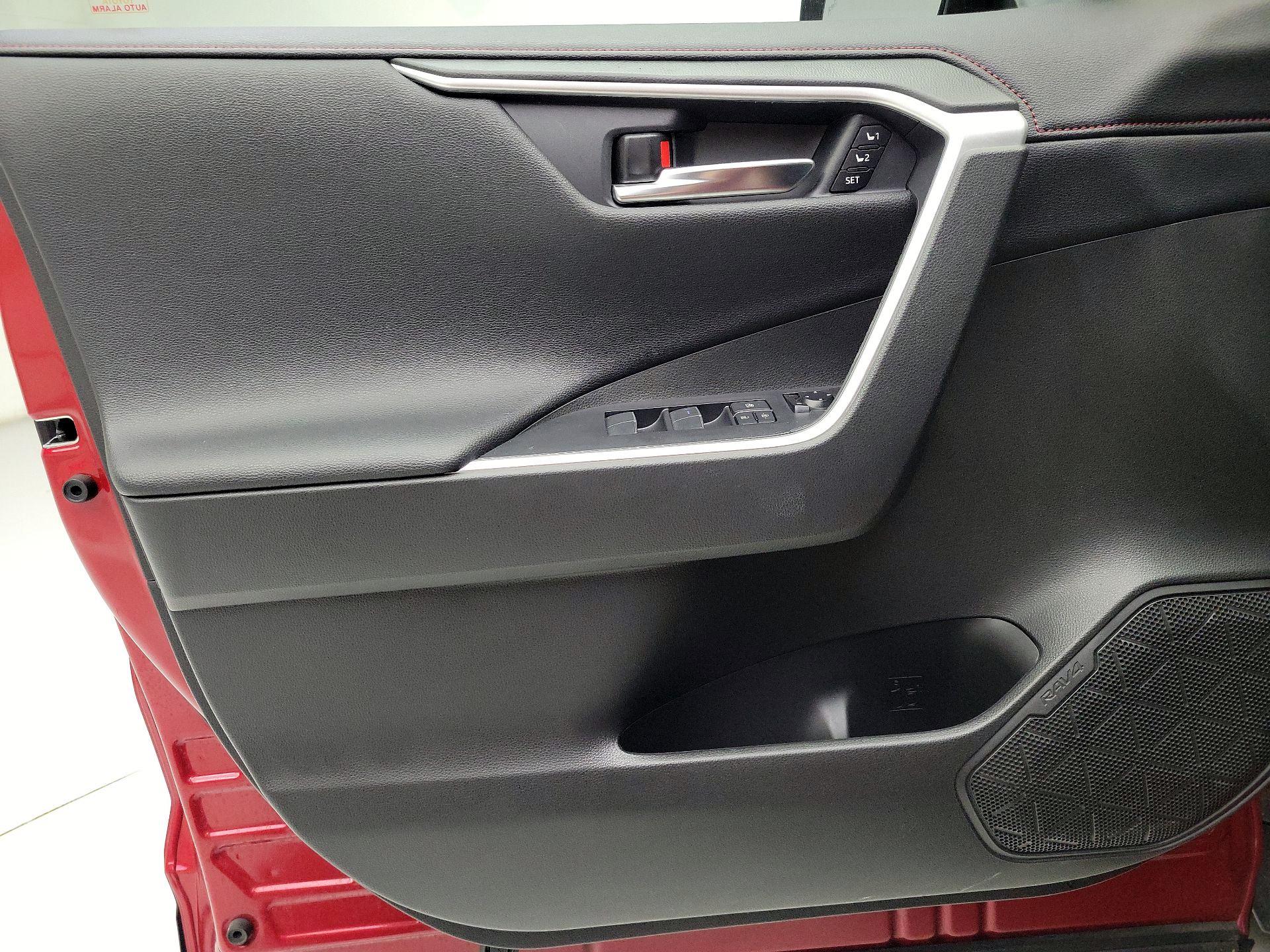 Thumbnail: 2021 Toyota RAV4 - 12