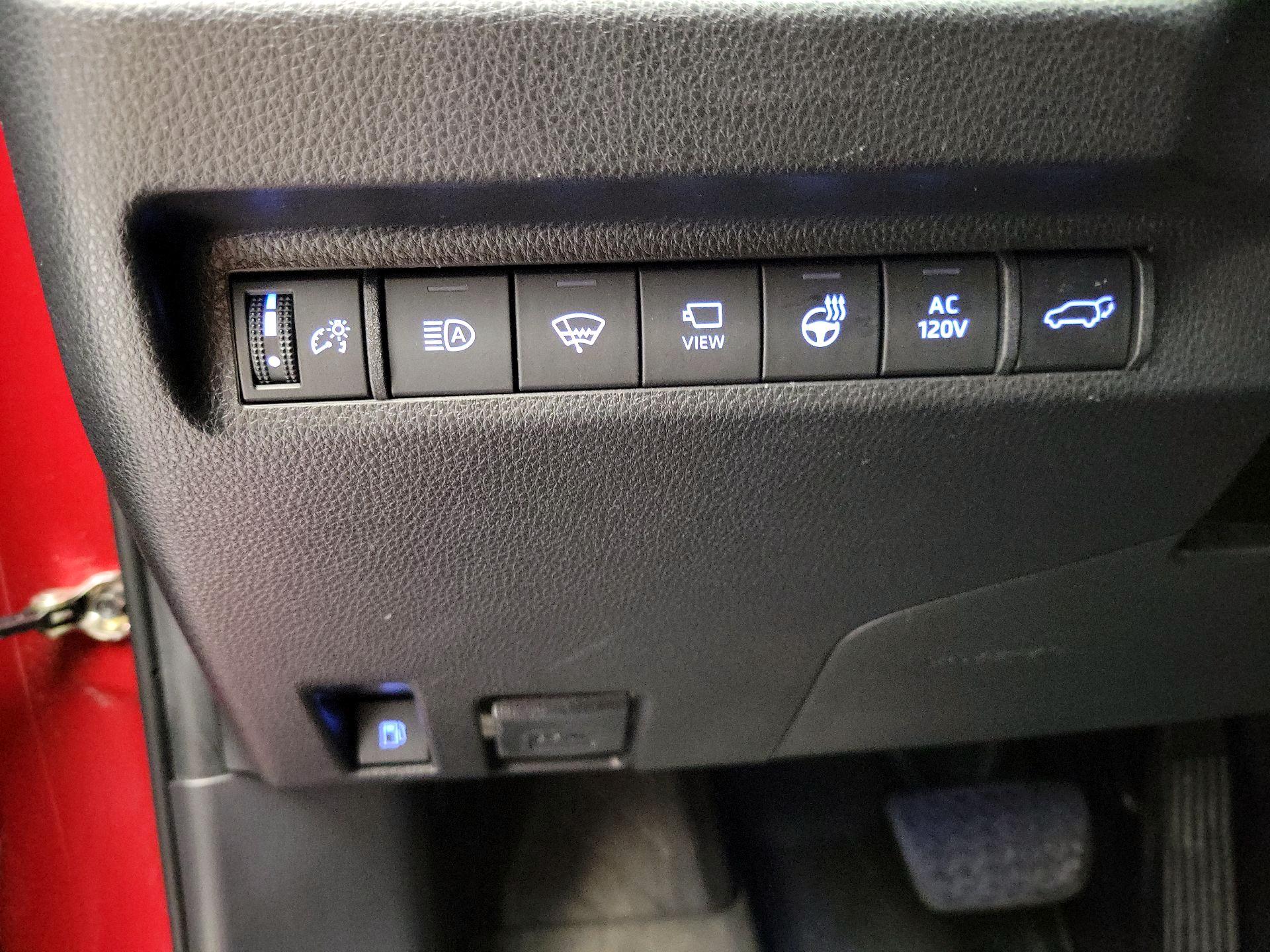 Thumbnail: 2021 Toyota RAV4 - 13