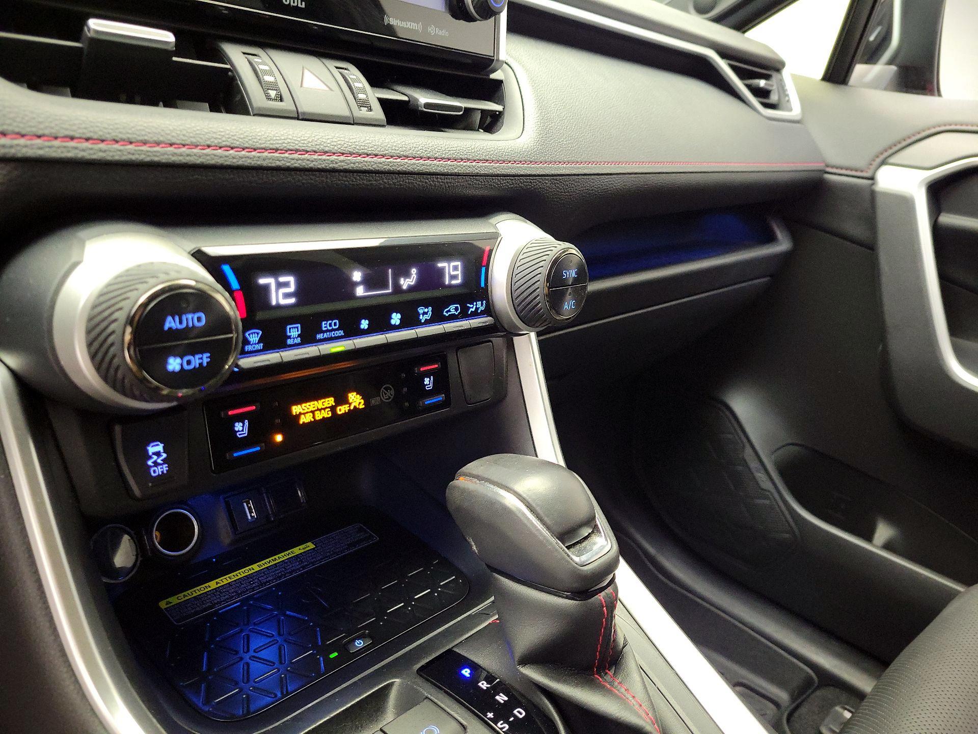 Thumbnail: 2021 Toyota RAV4 - 17