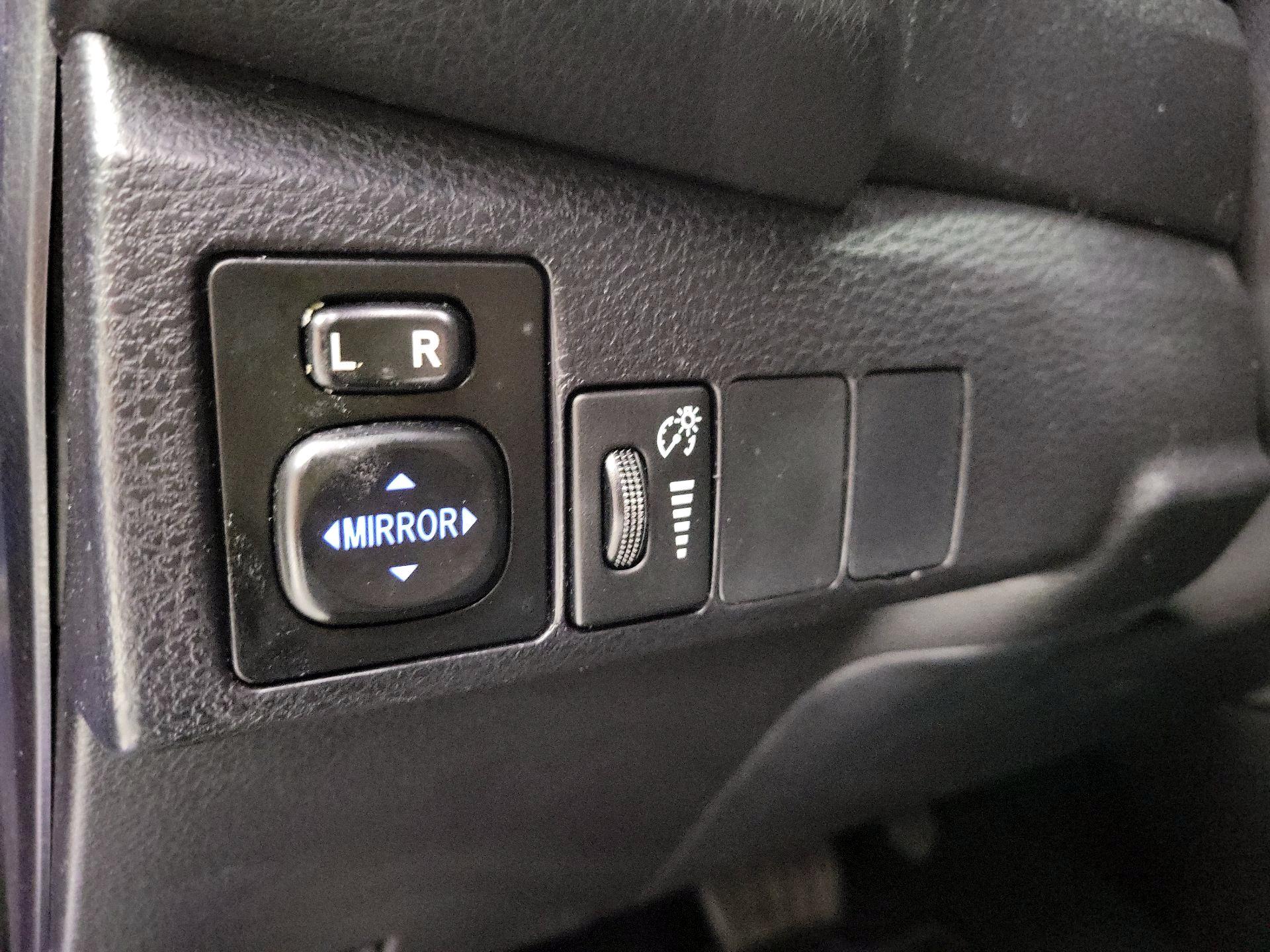 Thumbnail: 2015 Toyota Corolla - 13