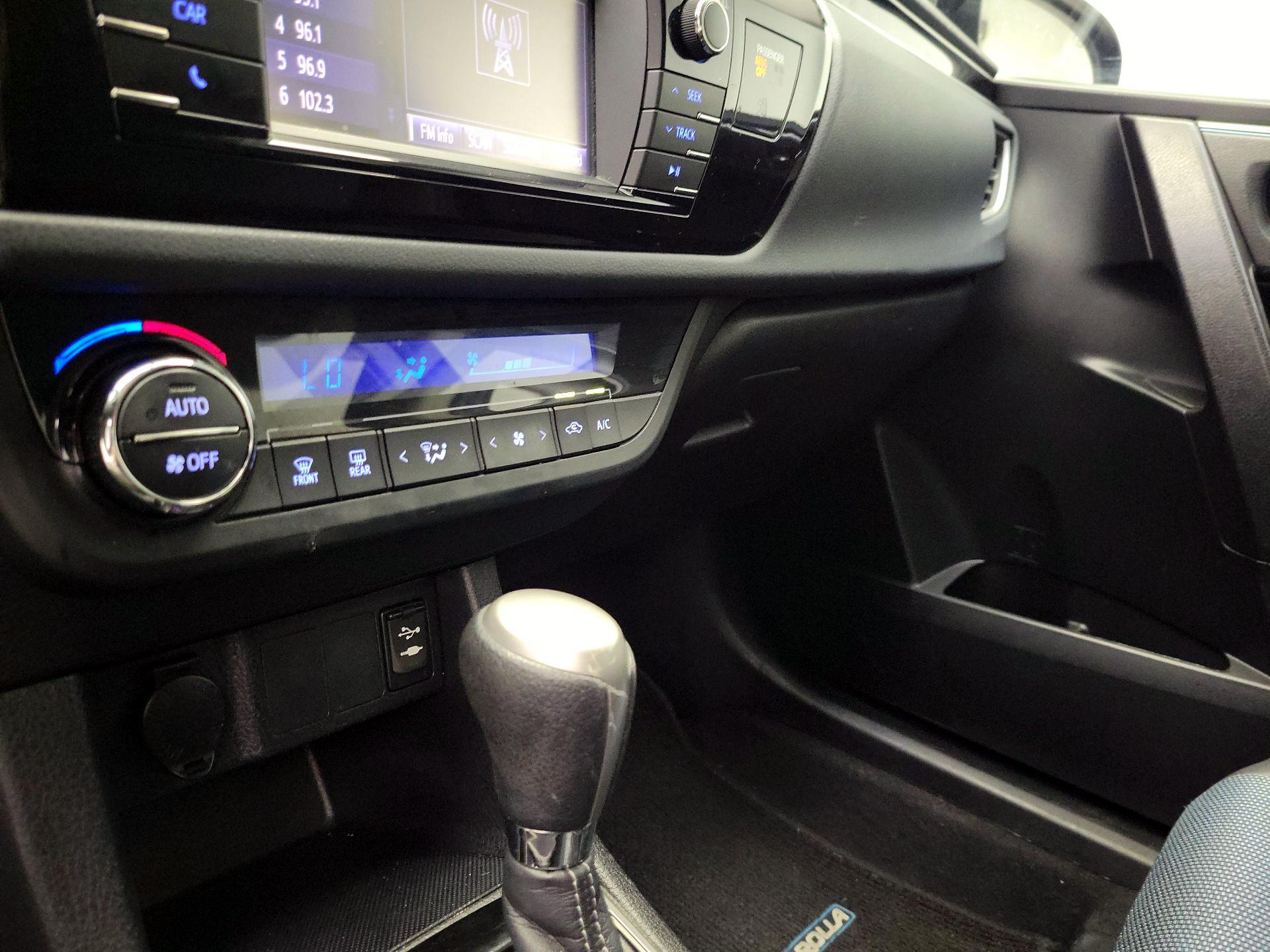 Thumbnail: 2015 Toyota Corolla - 16