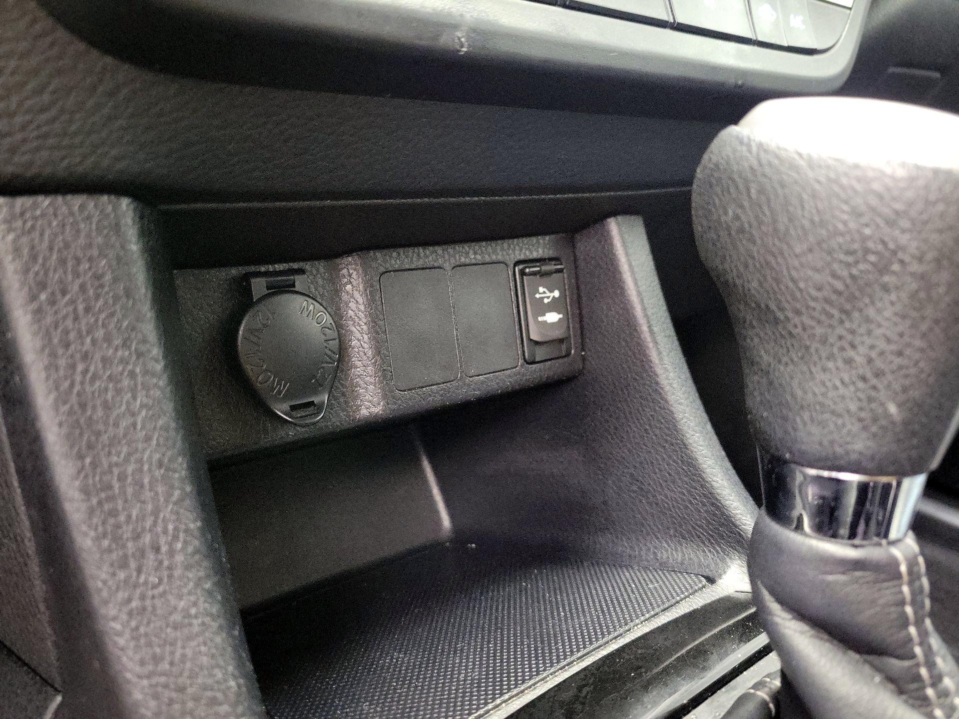 Thumbnail: 2015 Toyota Corolla - 18