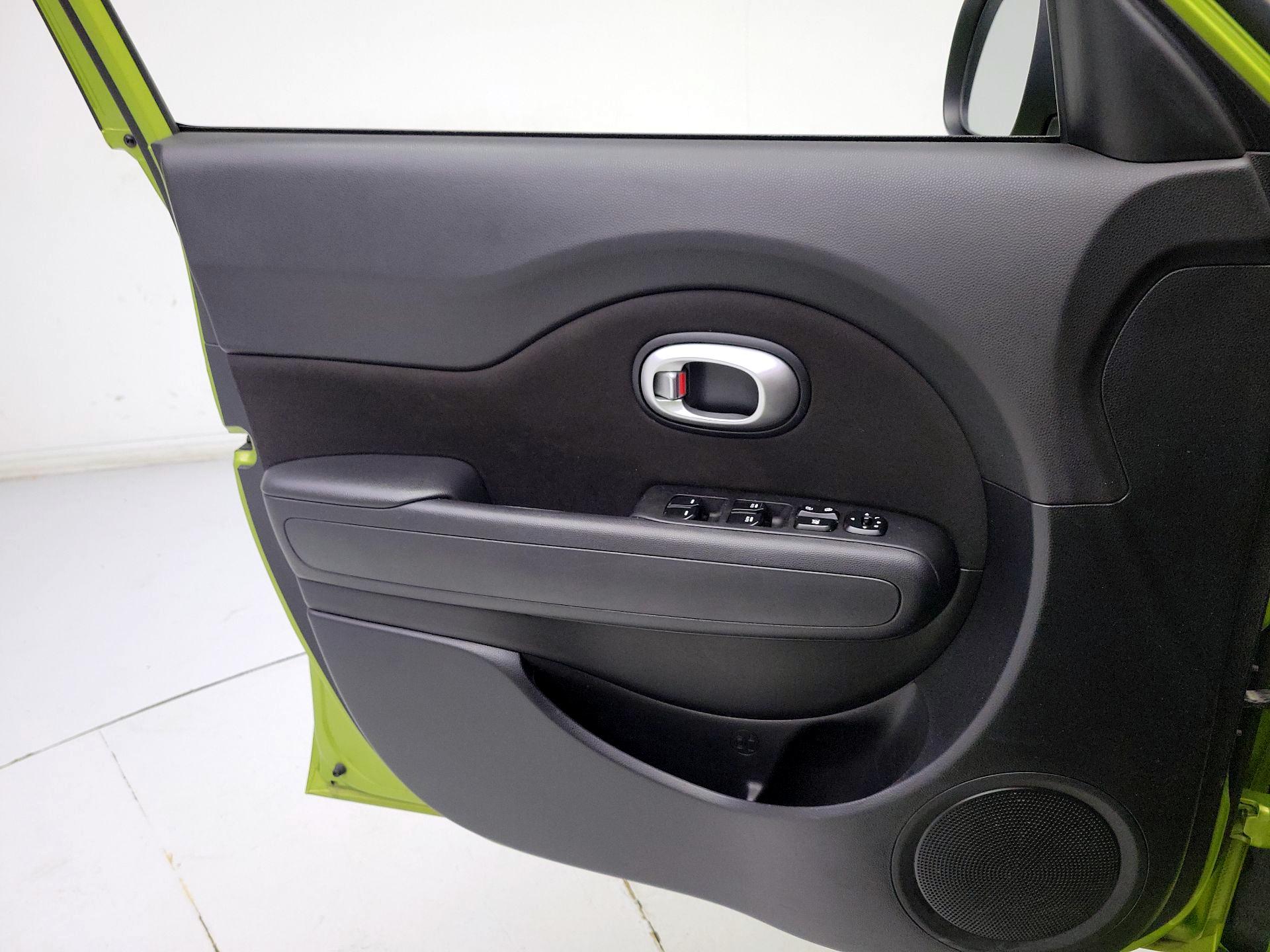 Thumbnail: 2016 Kia Soul - 12