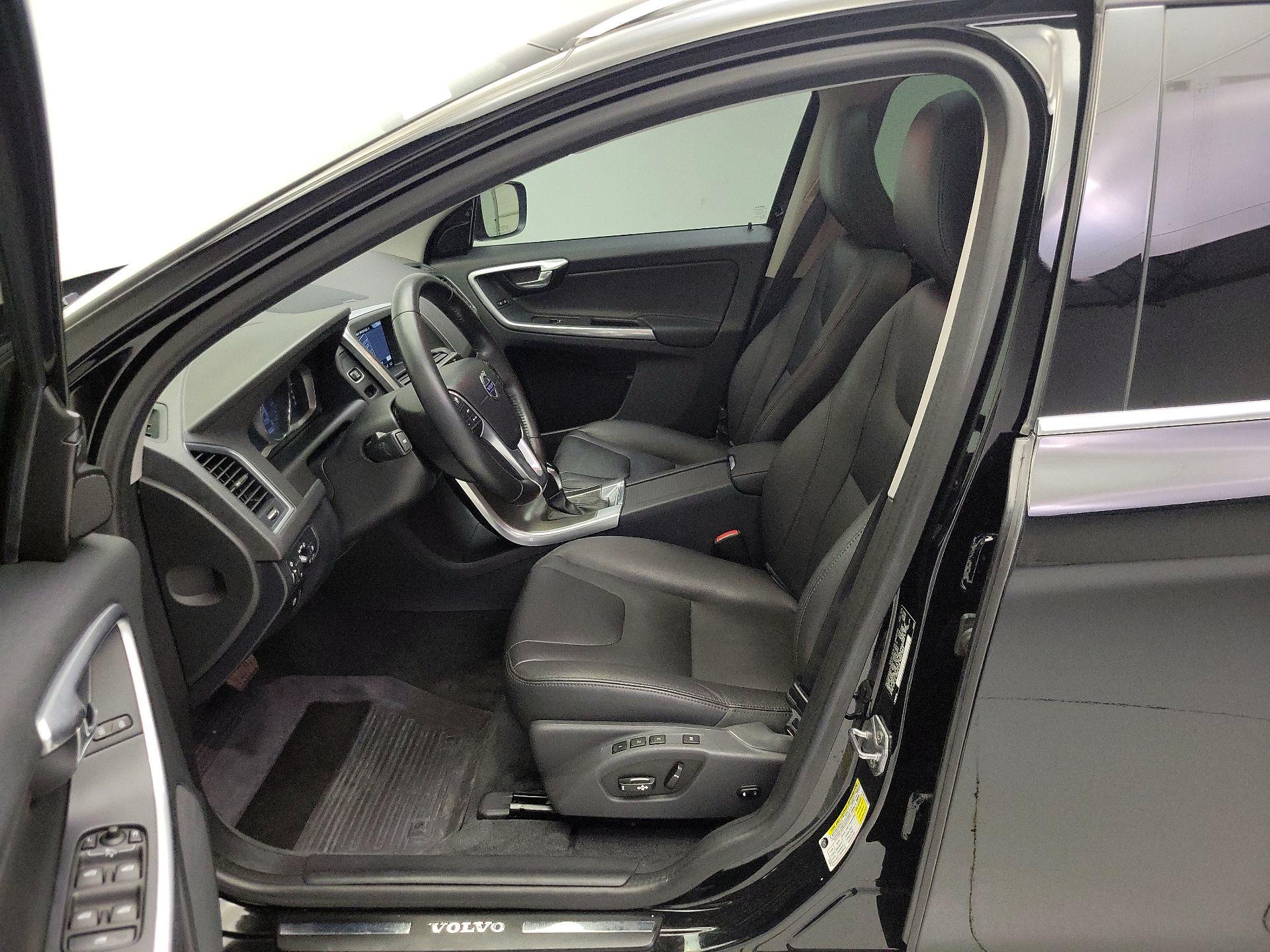 Thumbnail: 2015 Volvo XC60 - 11