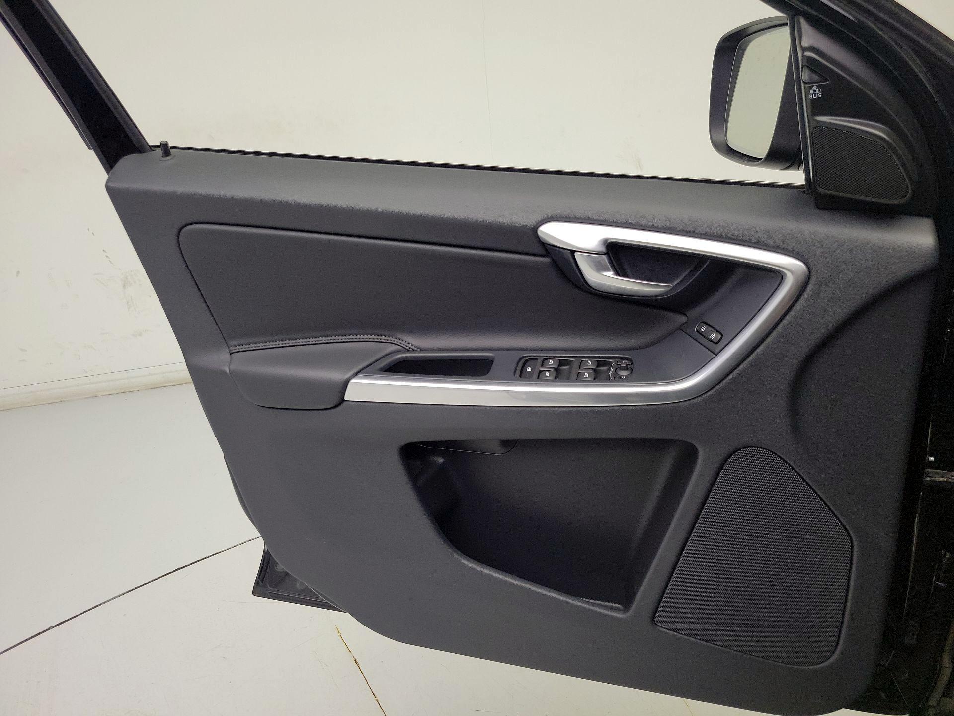 Thumbnail: 2015 Volvo XC60 - 12