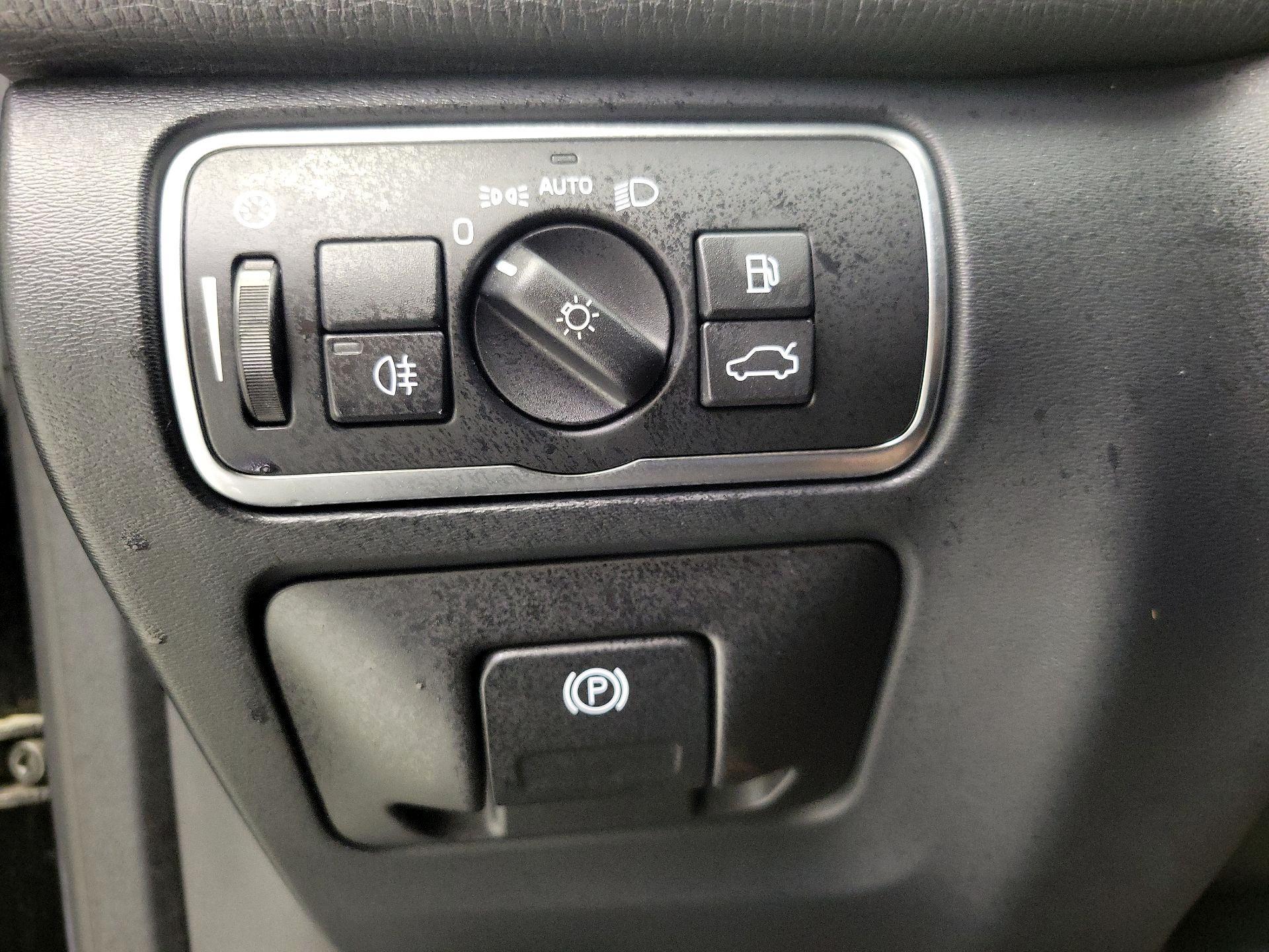 Thumbnail: 2015 Volvo XC60 - 13