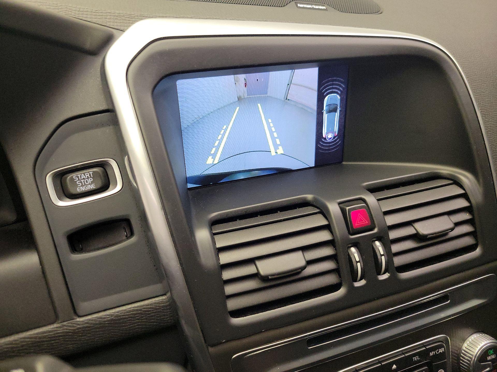 Thumbnail: 2015 Volvo XC60 - 15