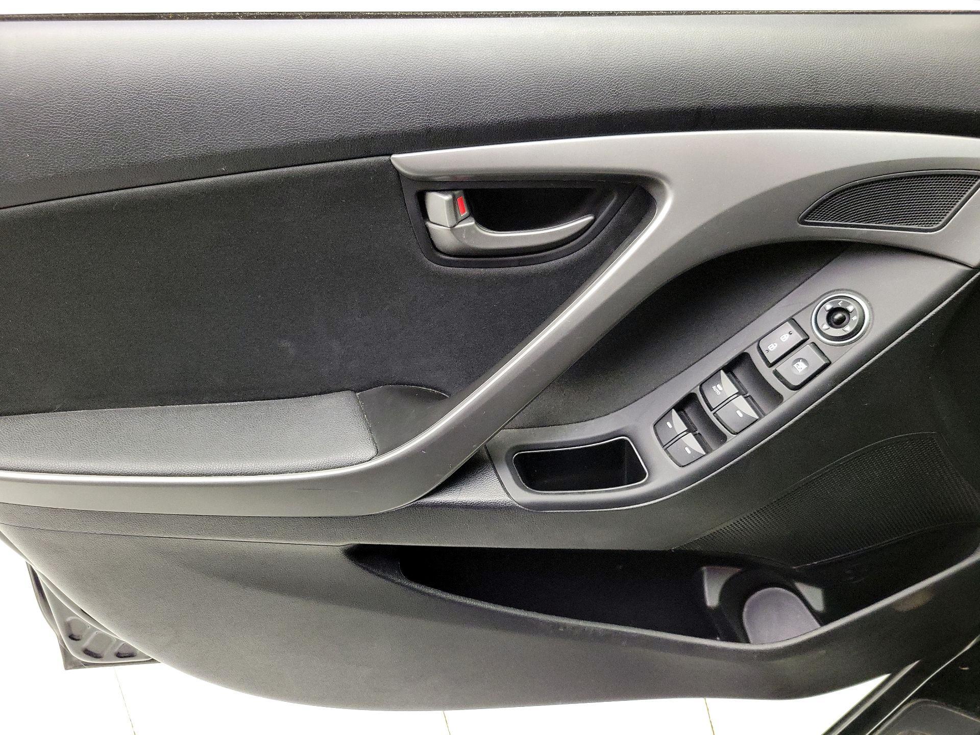 Thumbnail: 2016 Hyundai Elantra - 12