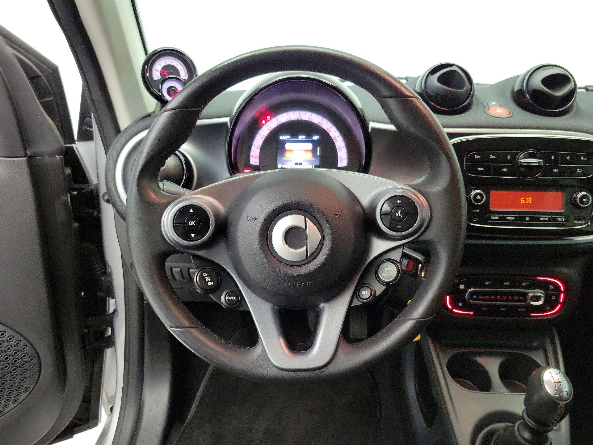 Thumbnail: 2016 smart fortwo - 10
