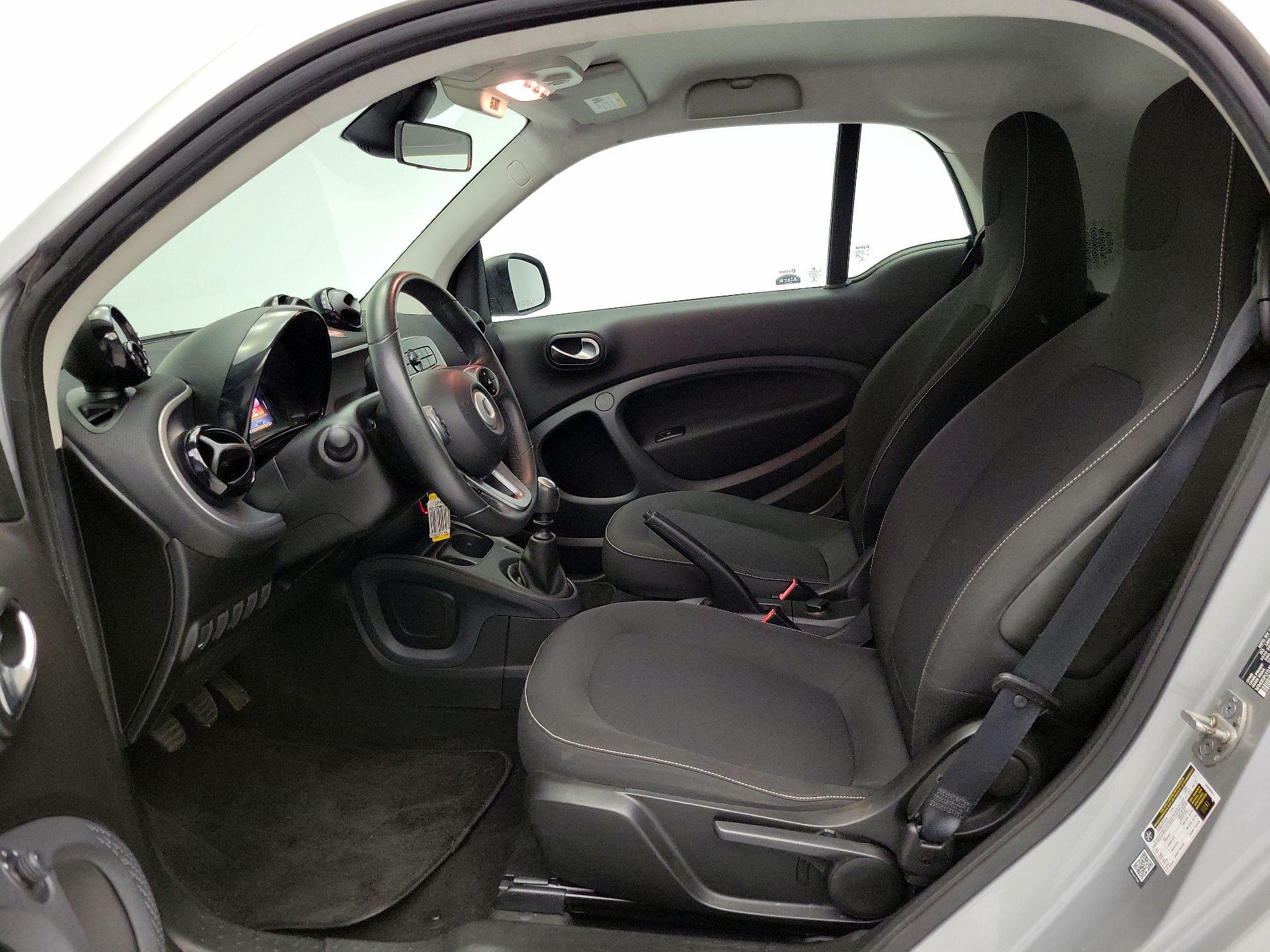 Thumbnail: 2016 smart fortwo - 11
