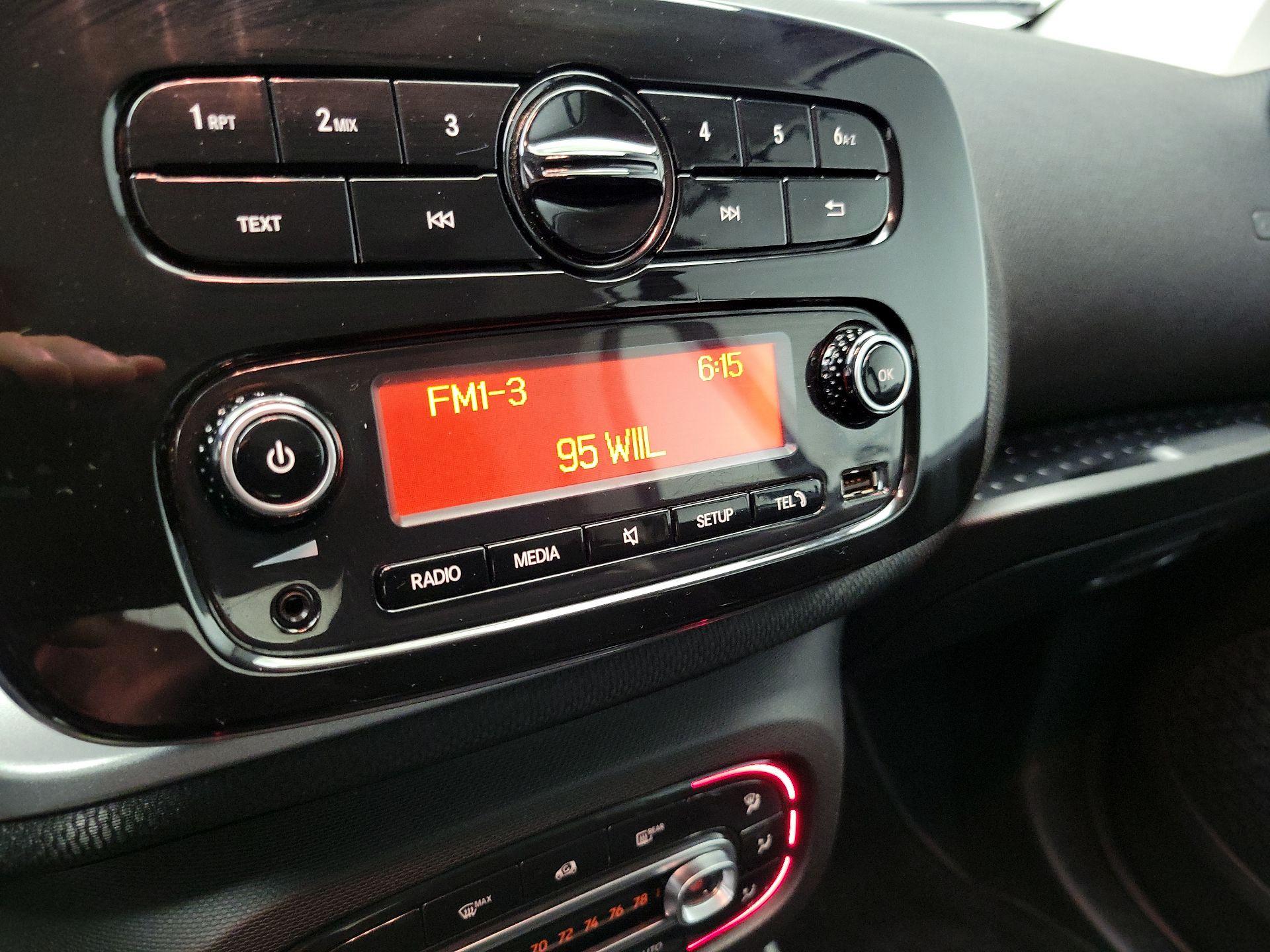 Thumbnail: 2016 smart fortwo - 13