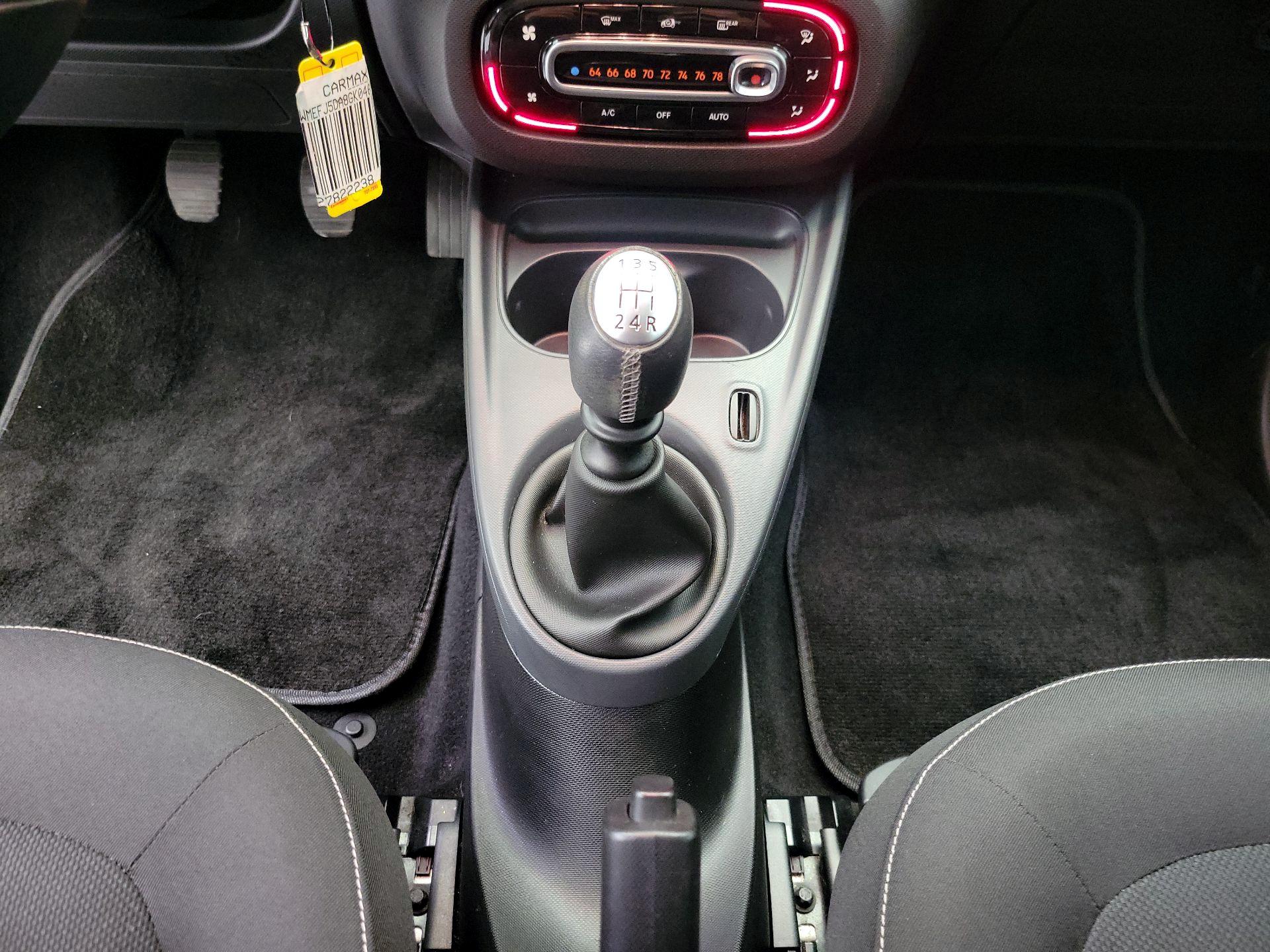 Thumbnail: 2016 smart fortwo - 15