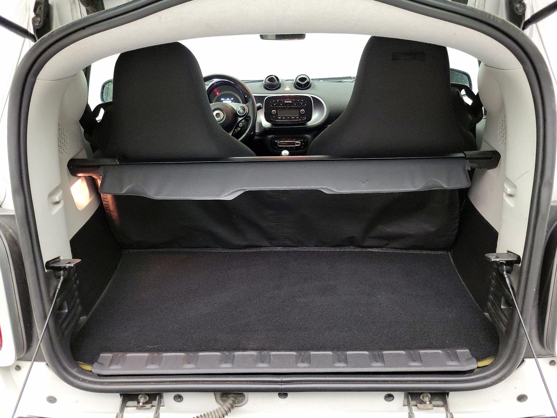 Thumbnail: 2016 smart fortwo - 16