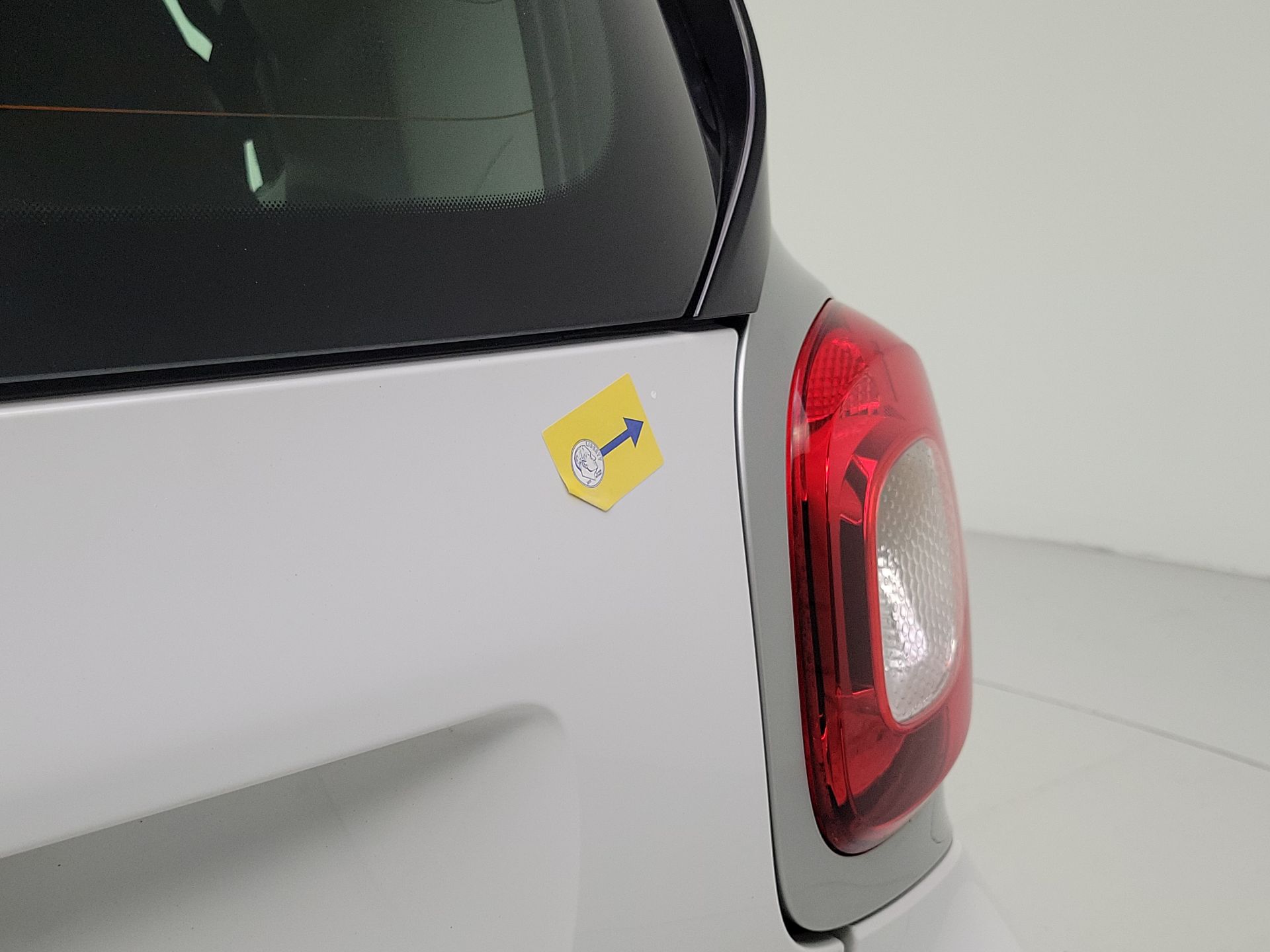 Thumbnail: 2016 smart fortwo - 19