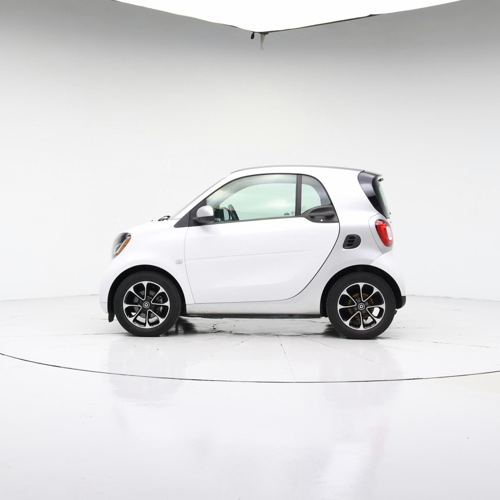Thumbnail: 2016 smart fortwo - 3