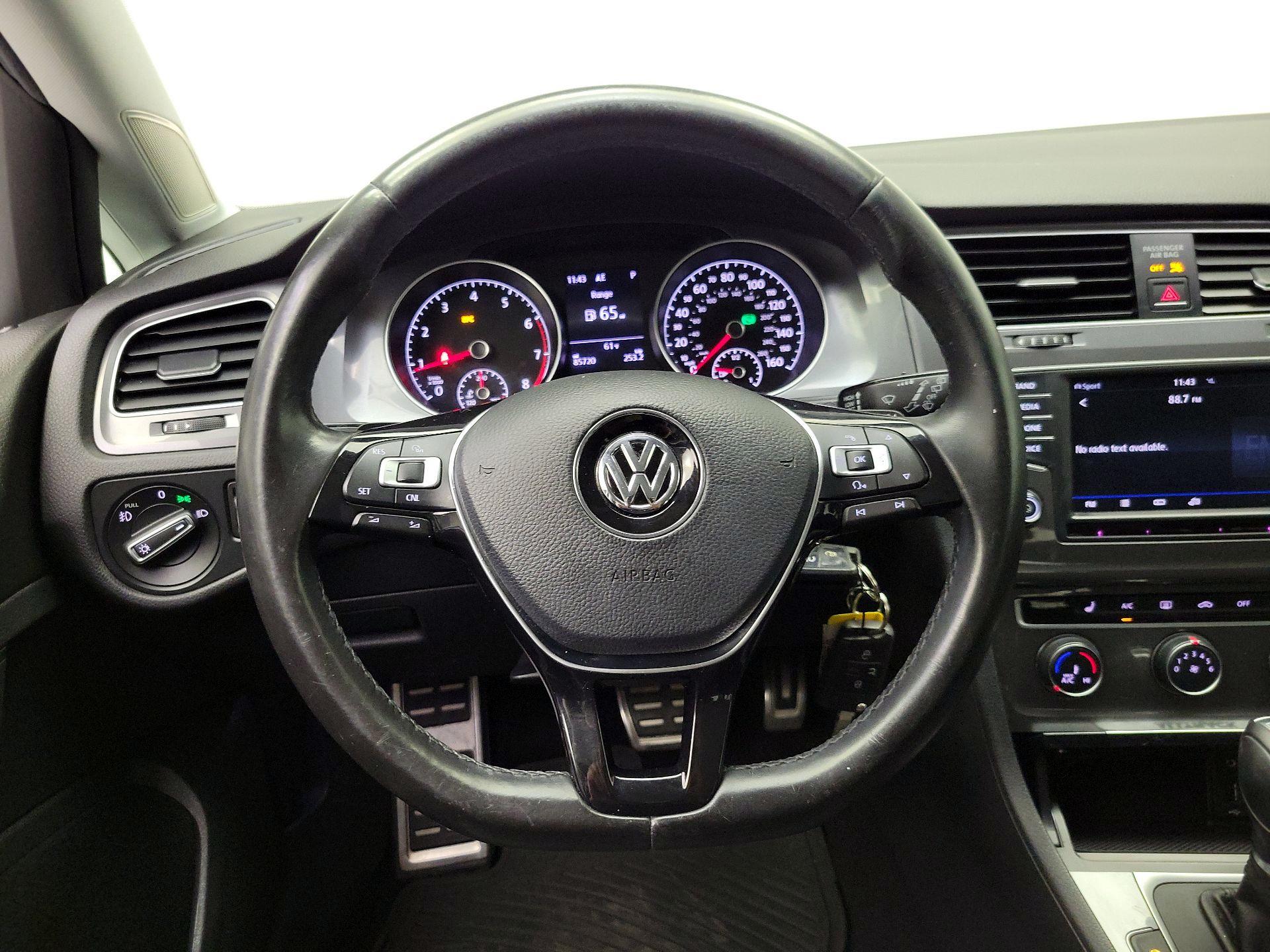Thumbnail: 2017 Volkswagen Golf - 10