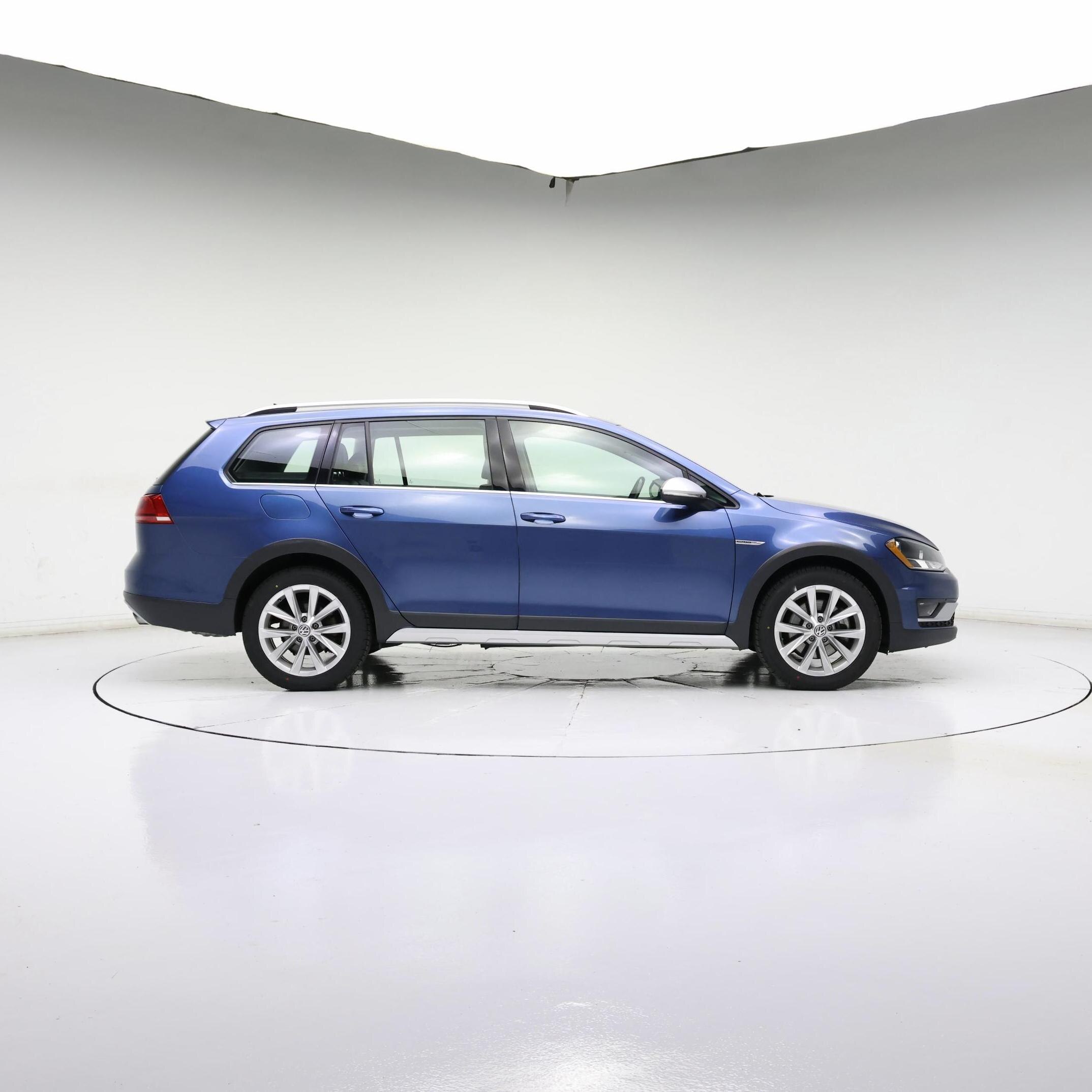 Thumbnail: 2017 Volkswagen Golf - 3