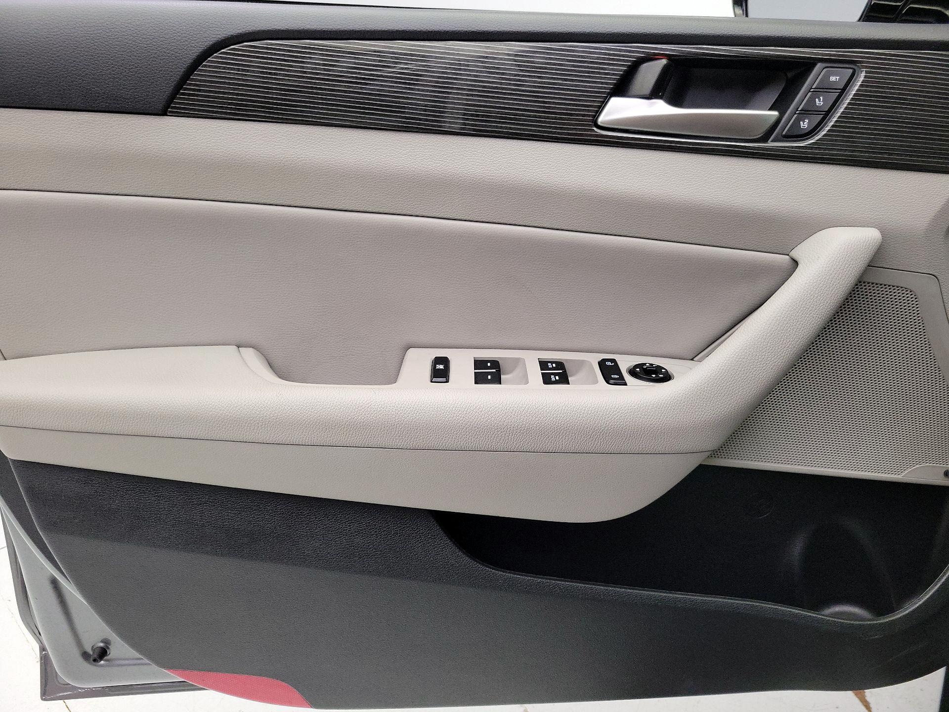 Thumbnail: 2019 Hyundai Sonata - 12