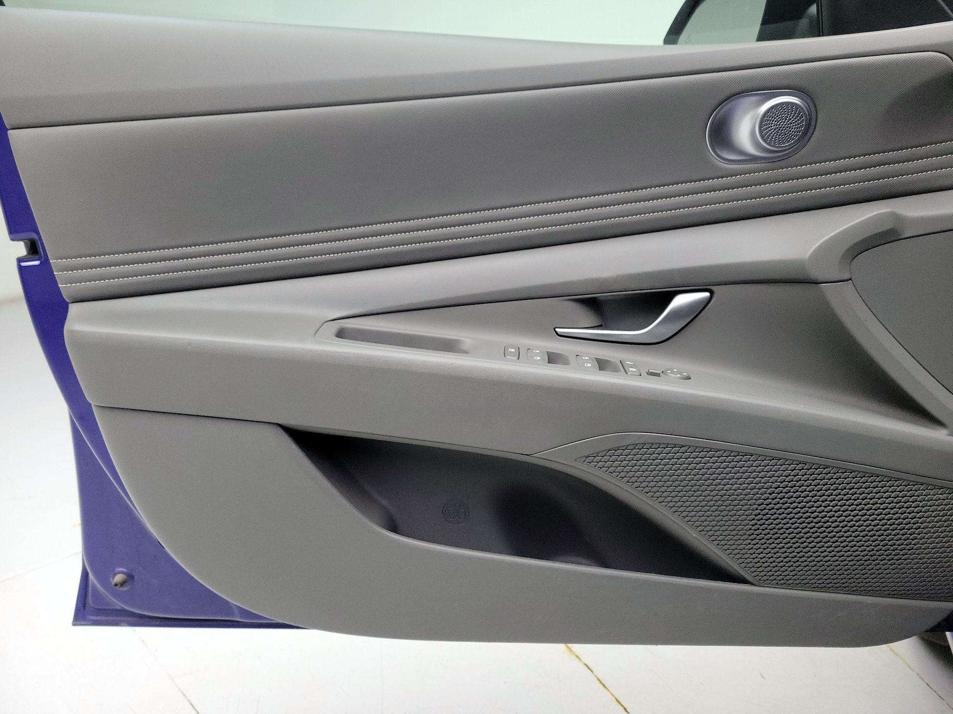 Thumbnail: 2023 Hyundai Elantra - 12