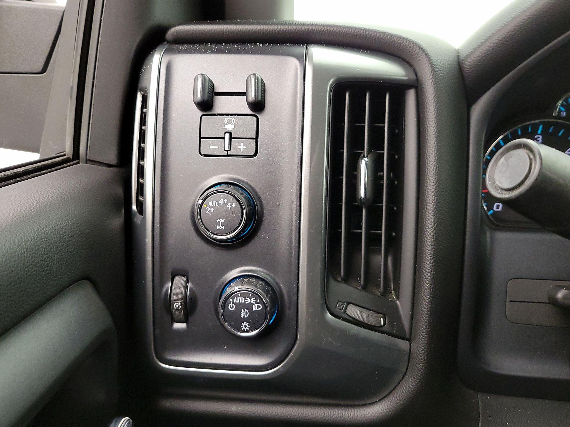 Thumbnail: 2017 Chevrolet Silverado 1500 - 13