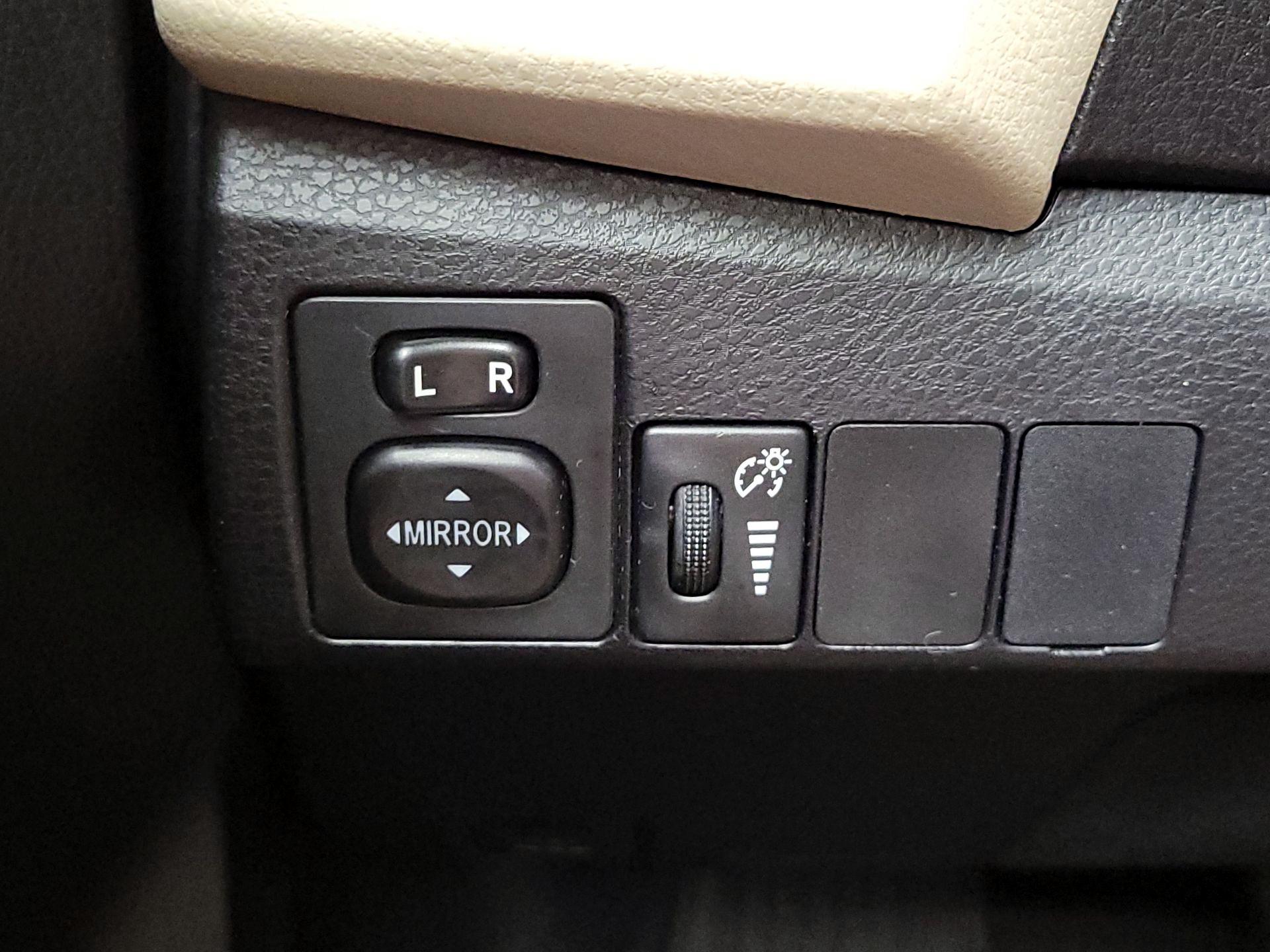 Thumbnail: 2016 Toyota Corolla - 13