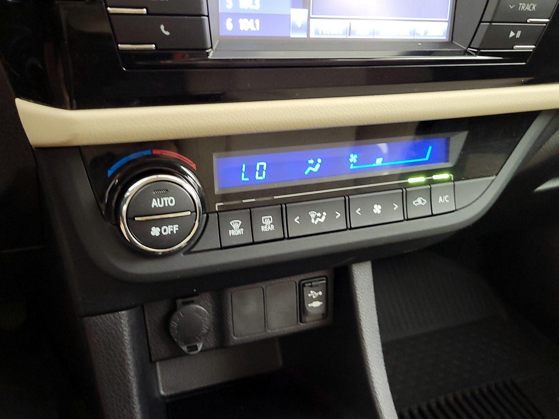 Thumbnail: 2016 Toyota Corolla - 16