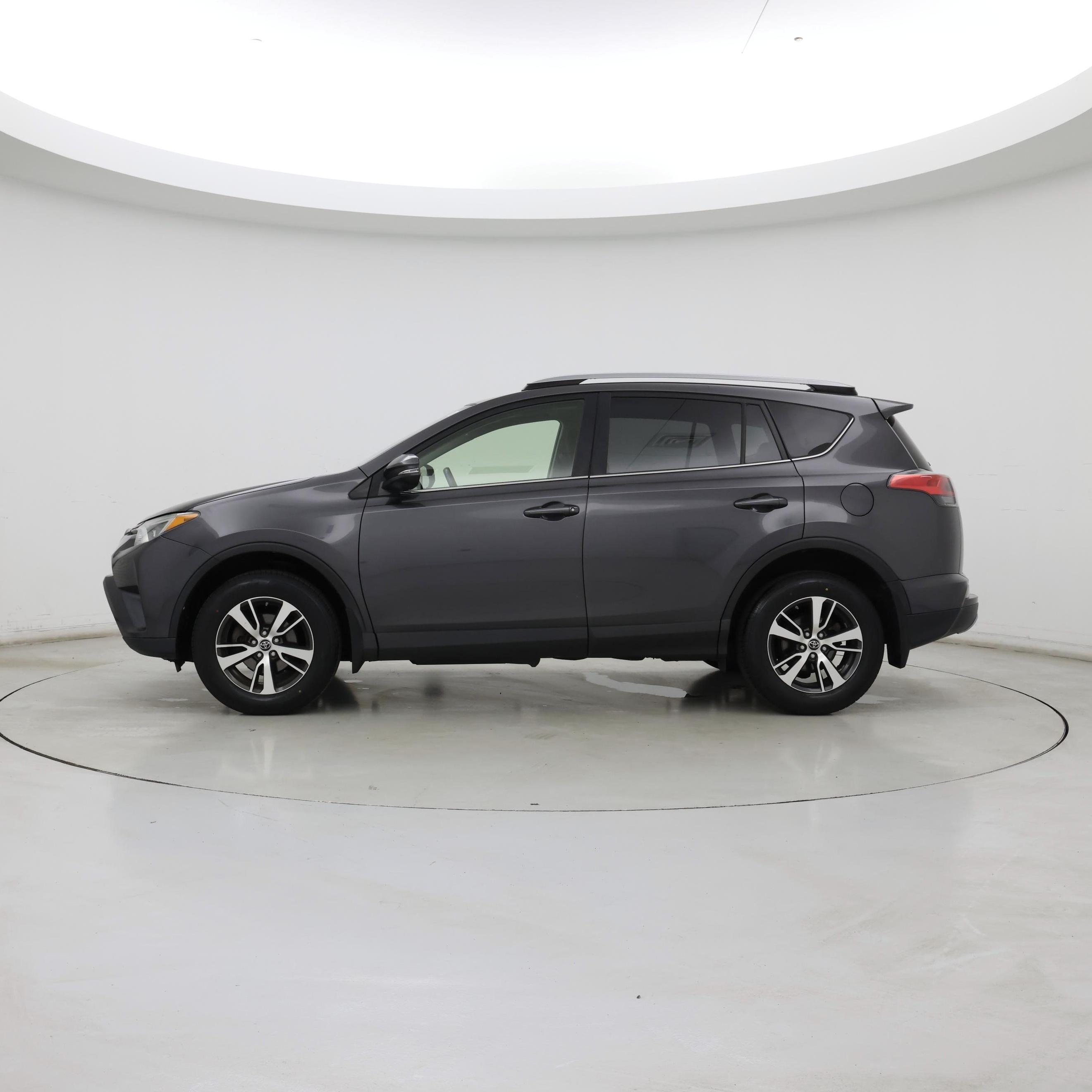 Thumbnail: 2017 Toyota RAV4 - 3
