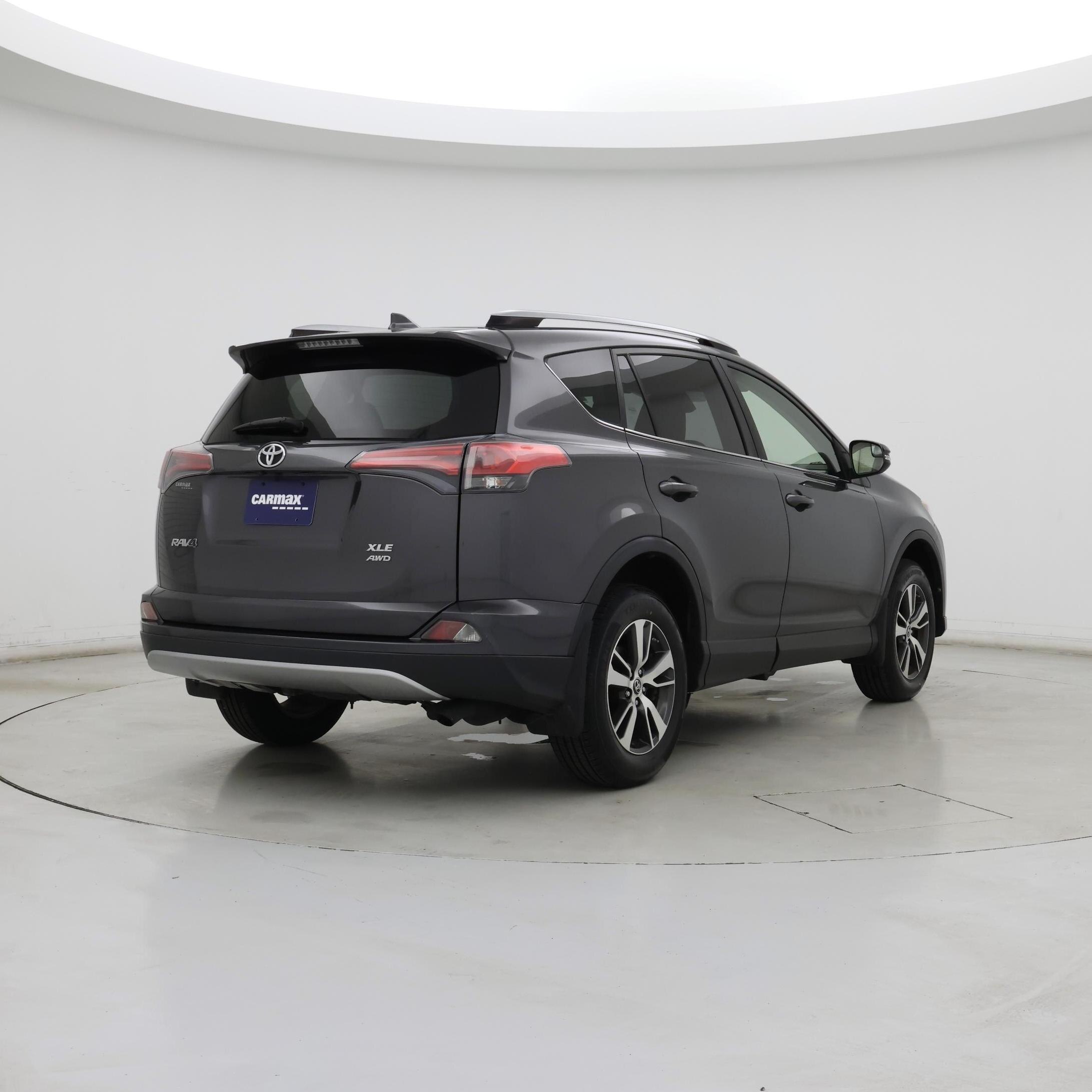 Thumbnail: 2017 Toyota RAV4 - 8