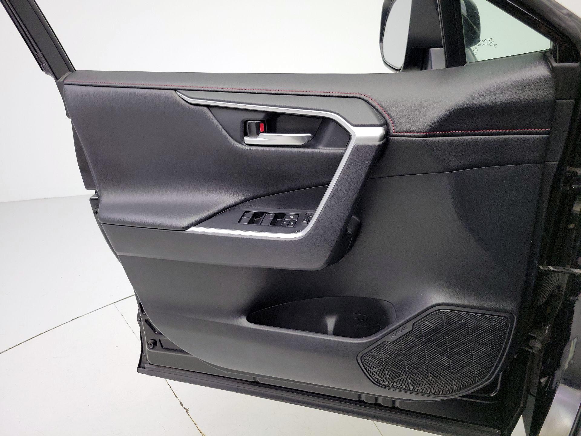 Thumbnail: 2020 Toyota RAV4 - 12