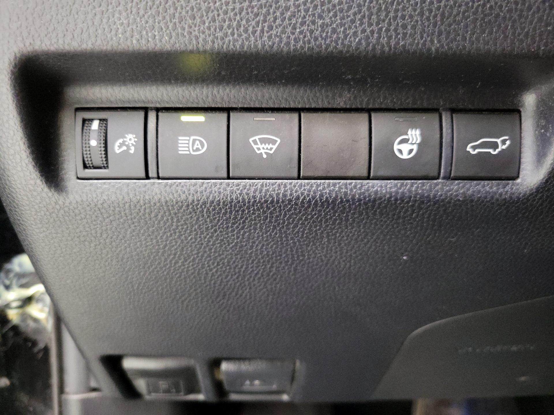 Thumbnail: 2020 Toyota RAV4 - 13