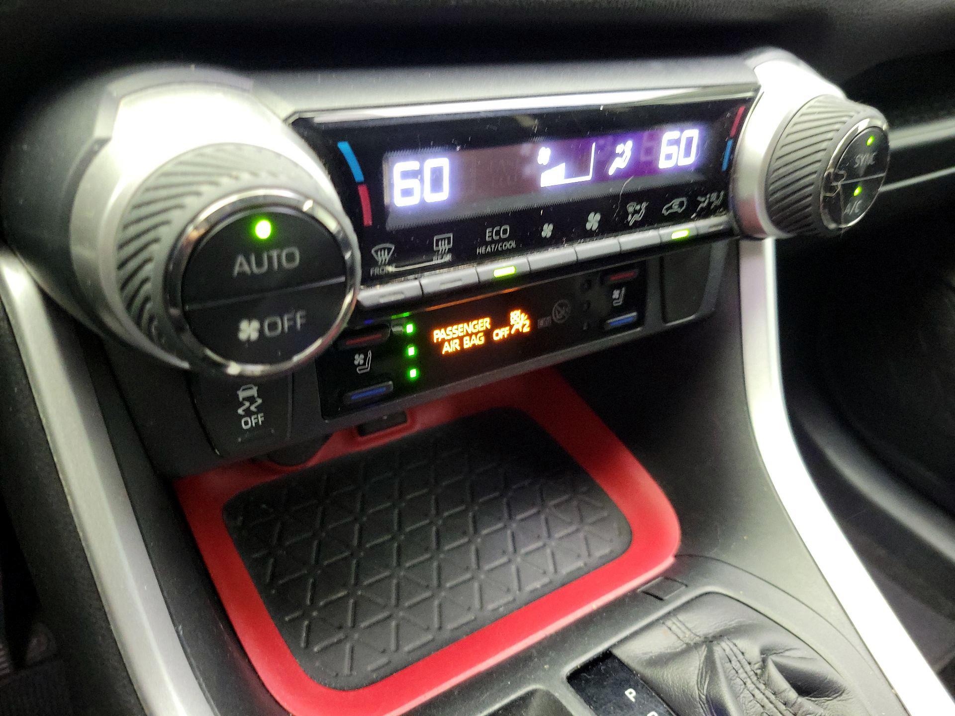 Thumbnail: 2020 Toyota RAV4 - 16