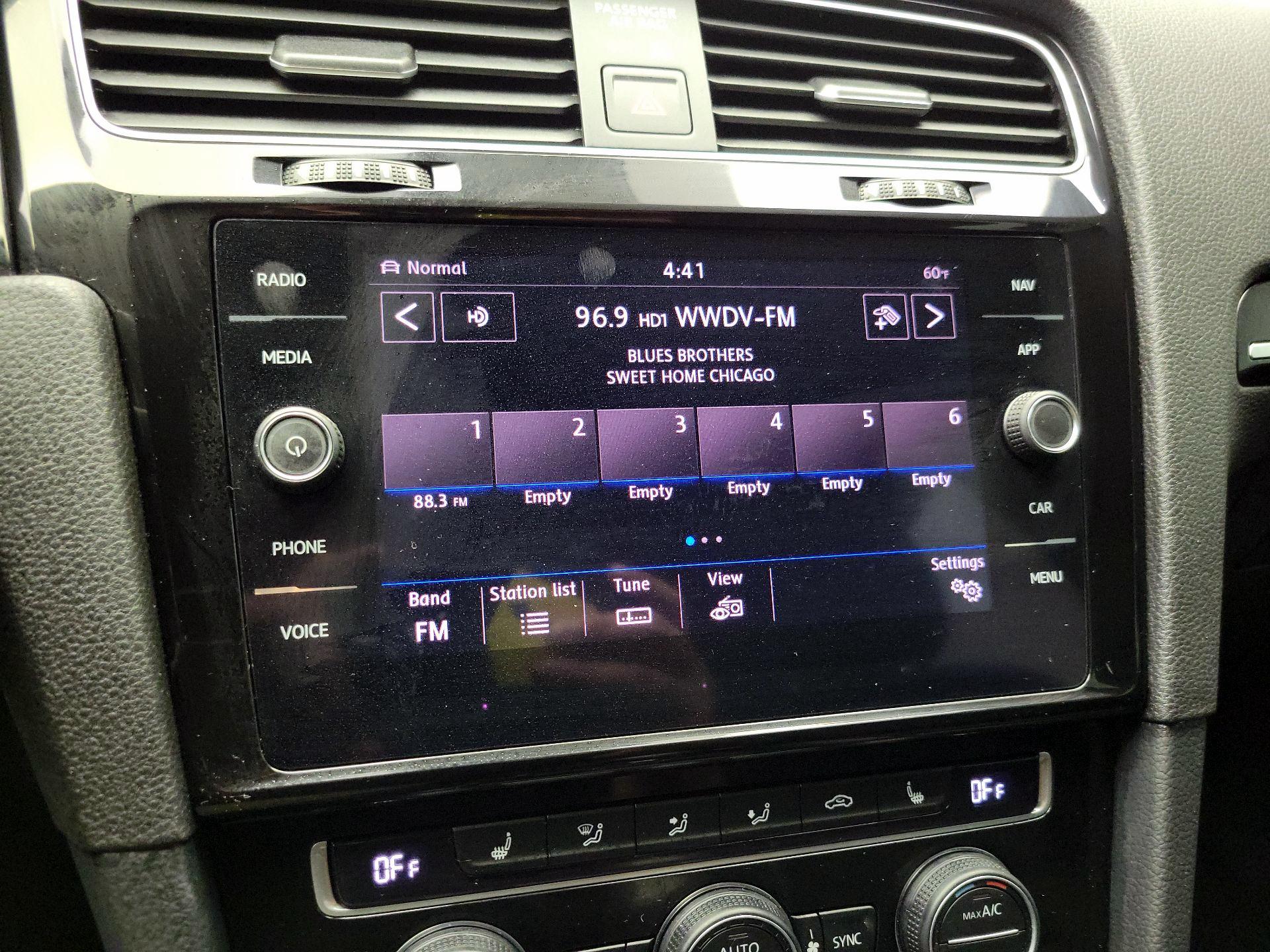 Thumbnail: 2019 Volkswagen Golf - 15