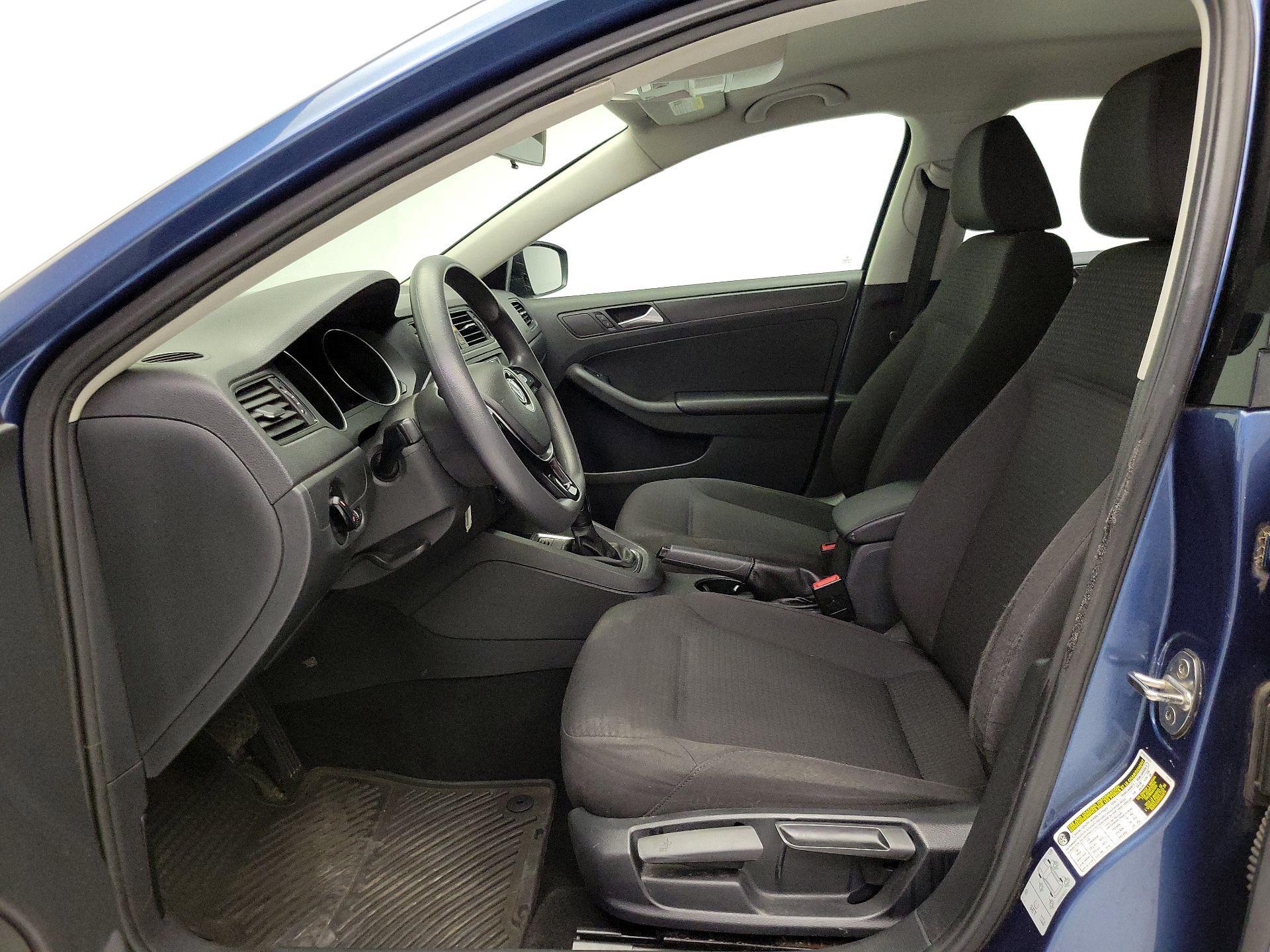 Thumbnail: 2016 Volkswagen Jetta - 11