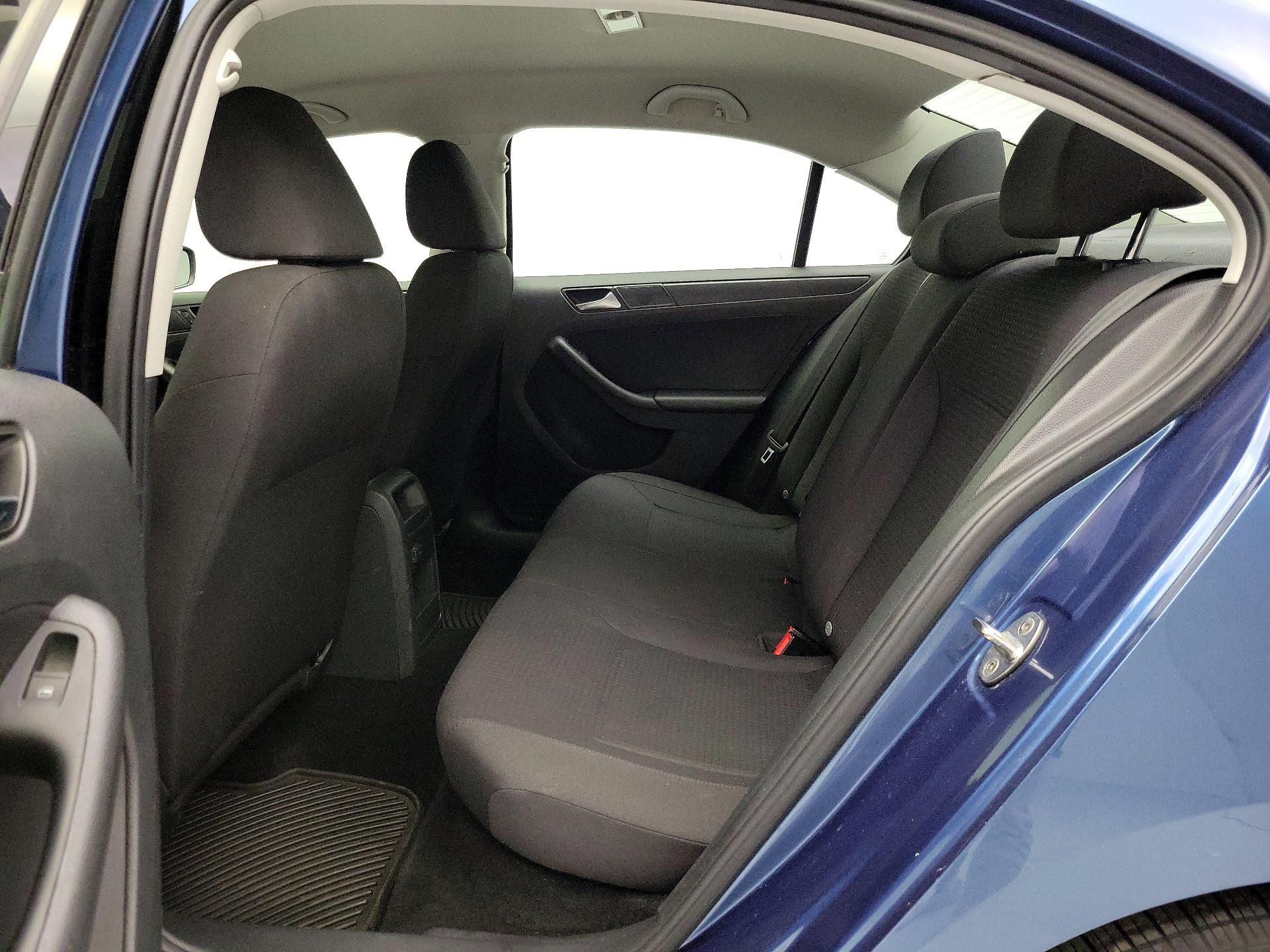 Thumbnail: 2016 Volkswagen Jetta - 17