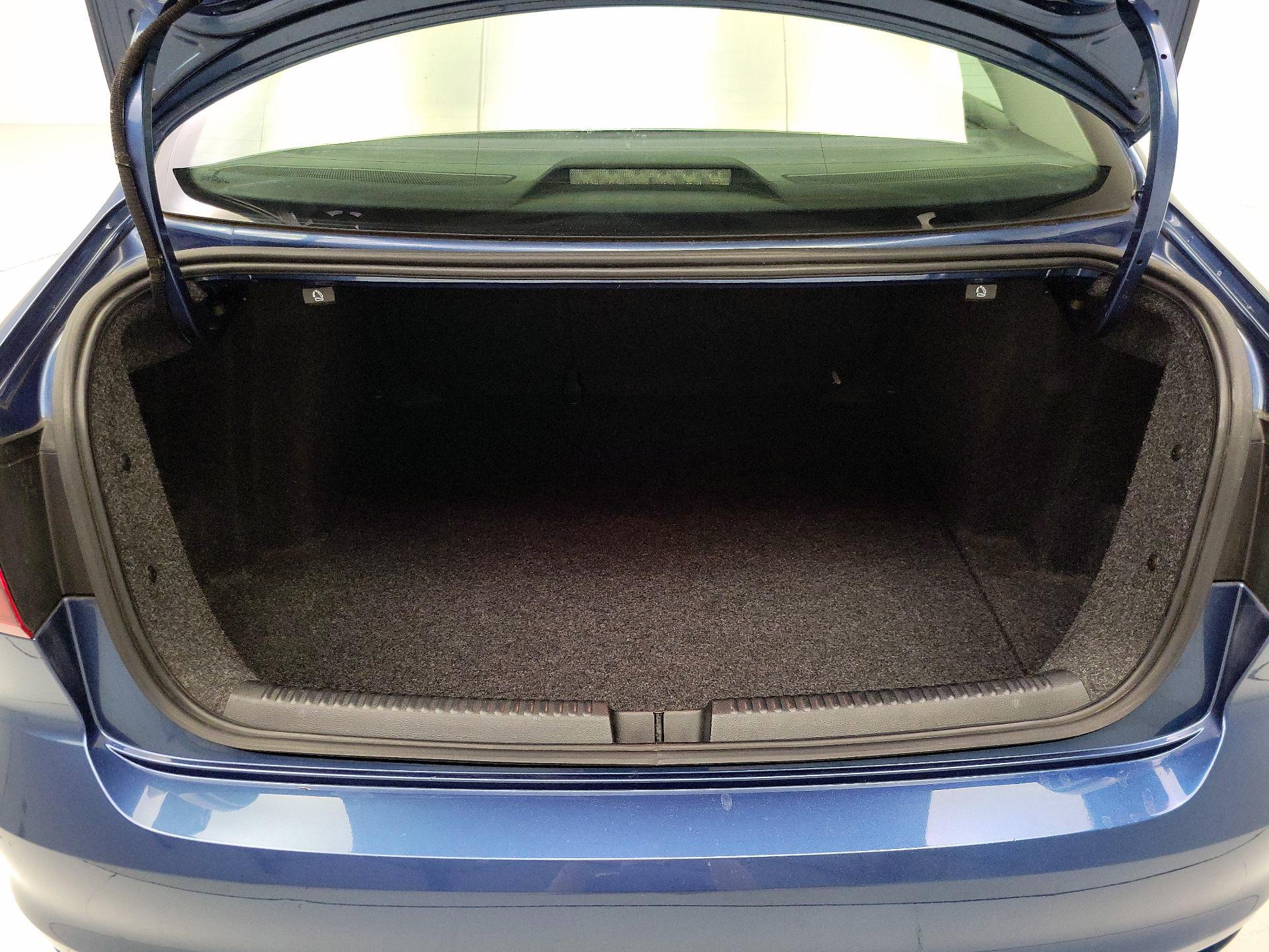 Thumbnail: 2016 Volkswagen Jetta - 18