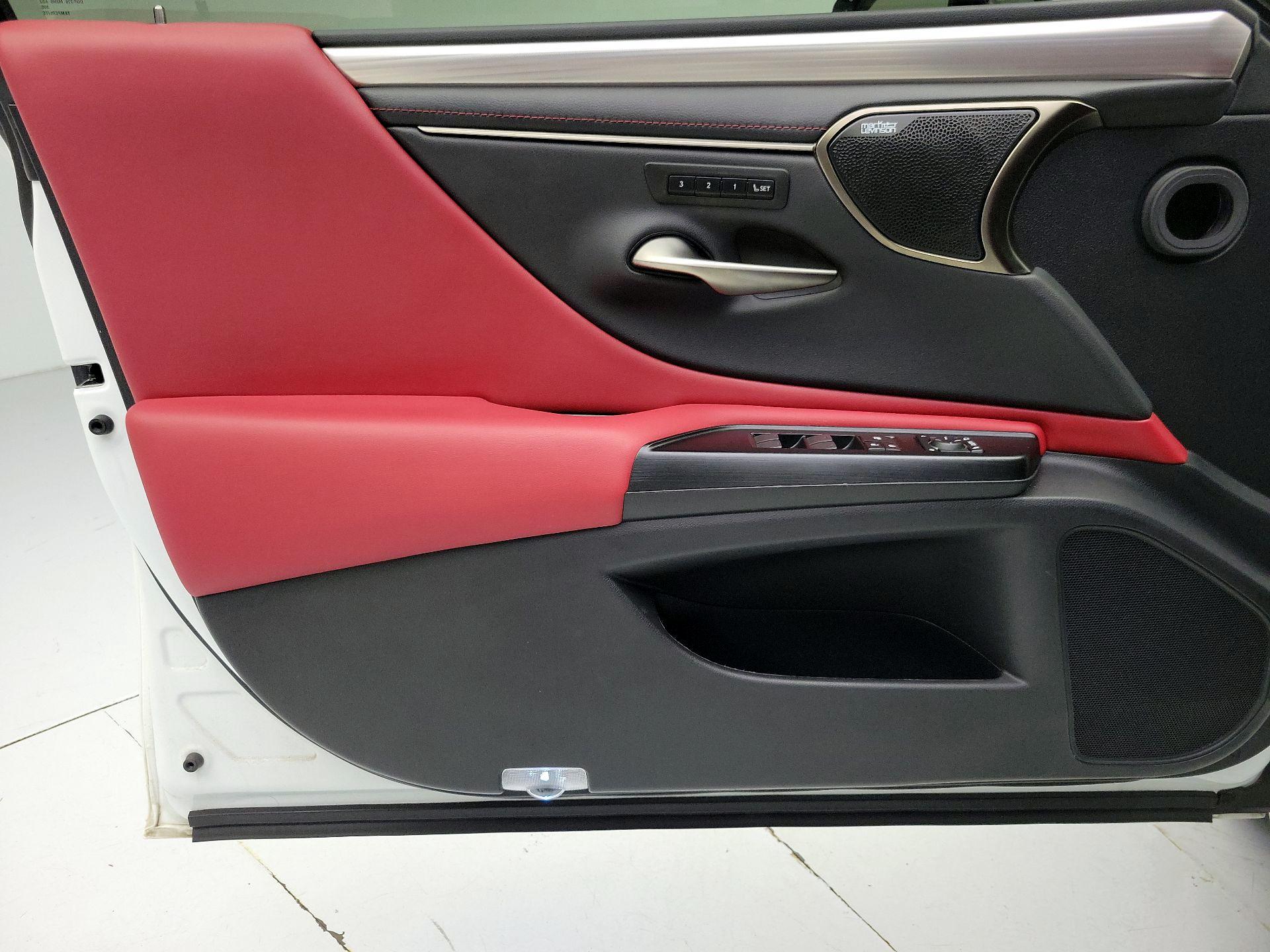Thumbnail: 2020 Lexus ES - 12