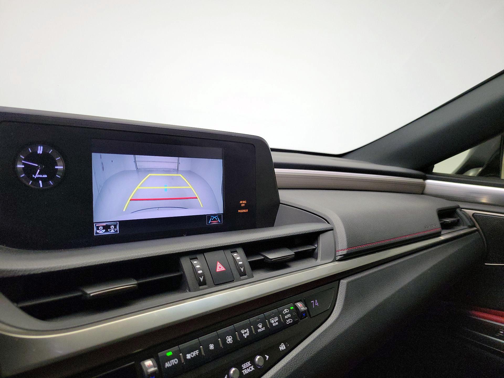 Thumbnail: 2020 Lexus ES - 14