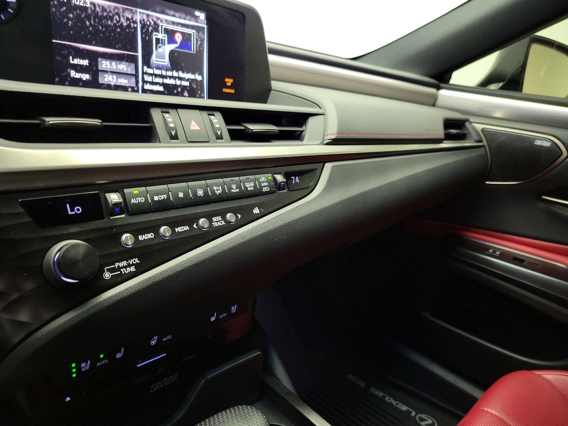 Thumbnail: 2020 Lexus ES - 16