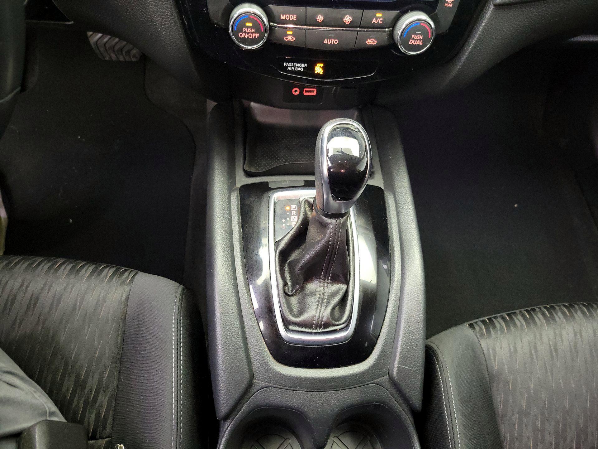 Thumbnail: 2018 Nissan Rogue - 17