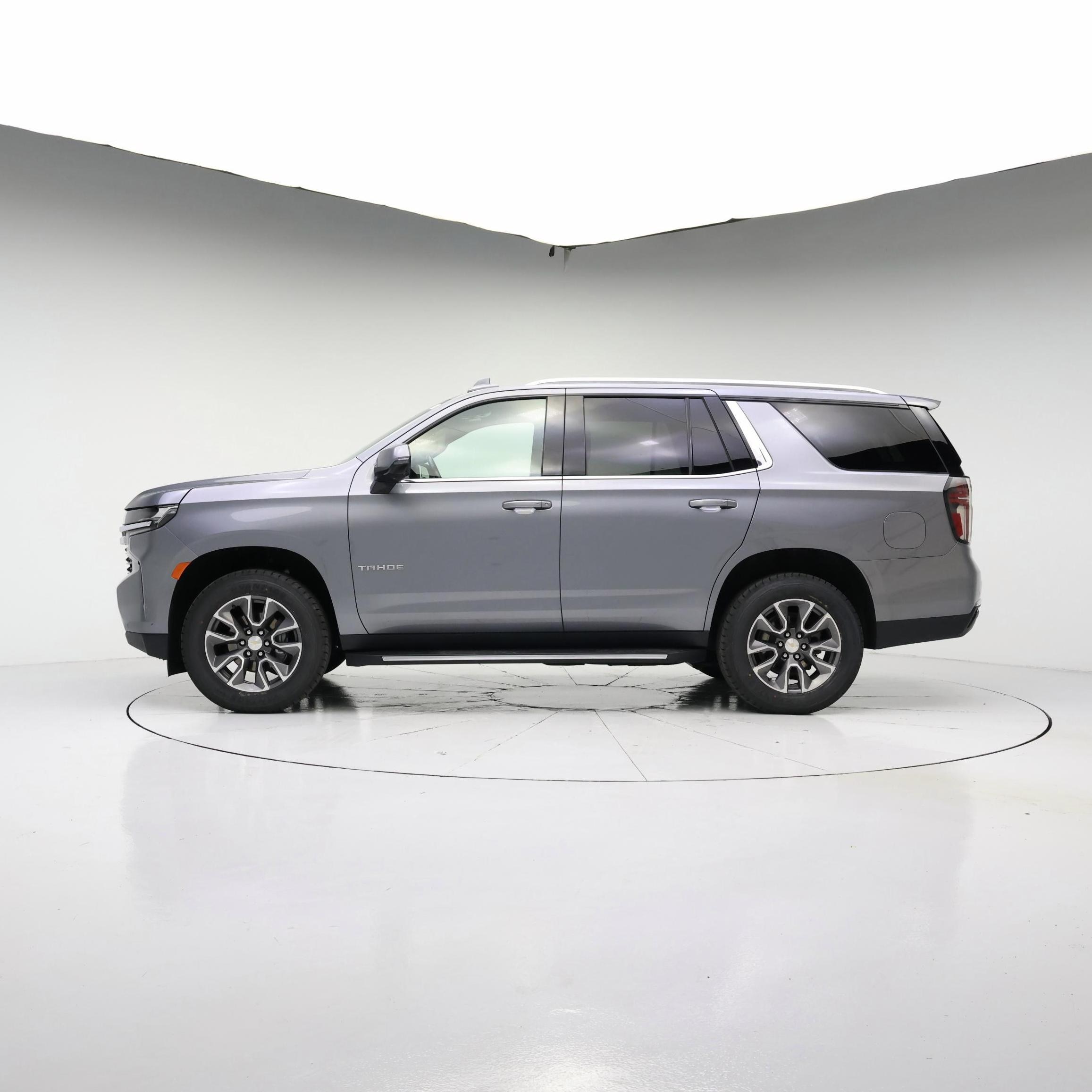 Thumbnail: 2021 Chevrolet Tahoe - 3