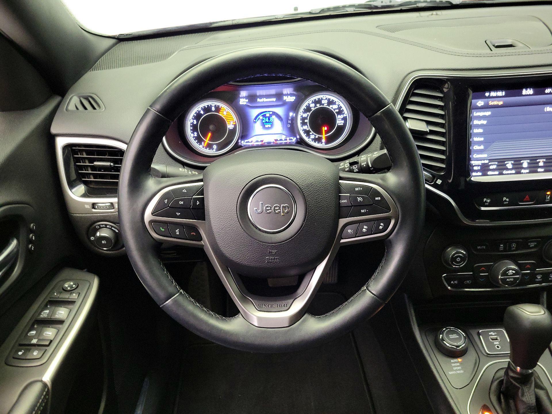 Thumbnail: 2021 Jeep Cherokee - 10