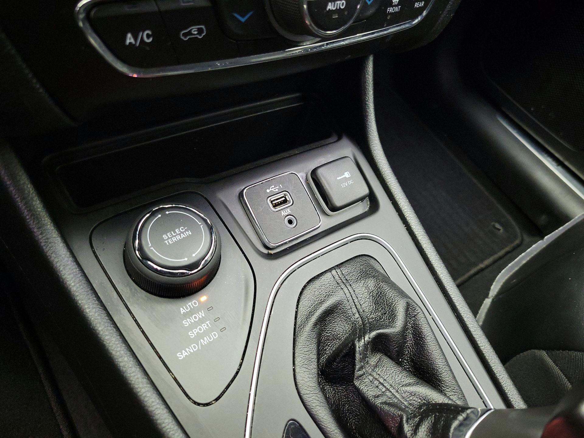 Thumbnail: 2021 Jeep Cherokee - 19