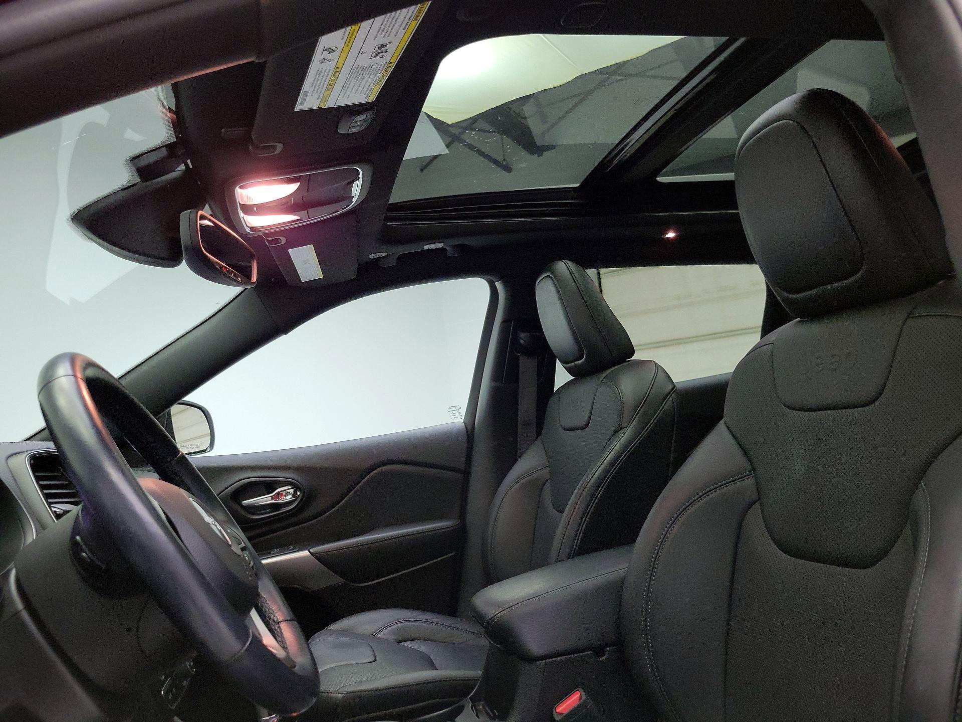 Thumbnail: 2021 Jeep Cherokee - 20